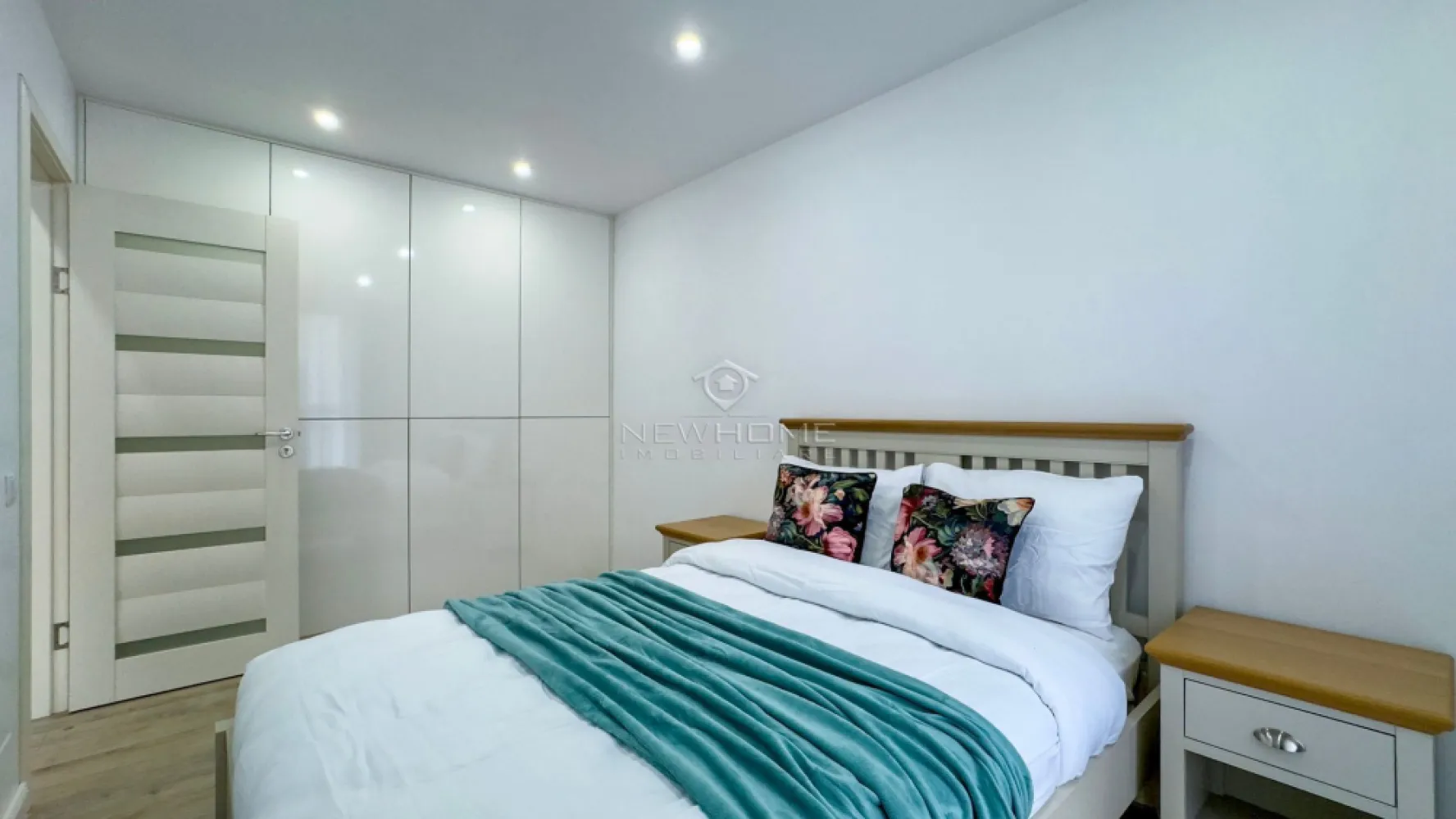 Apartament cu 3 camere de vânzare în zona Centrală