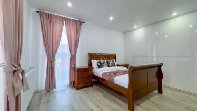 Apartament cu 3 camere de vânzare în zona Centrală