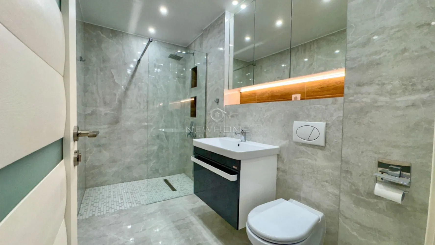 Apartament cu 3 camere de vânzare în zona Centrală