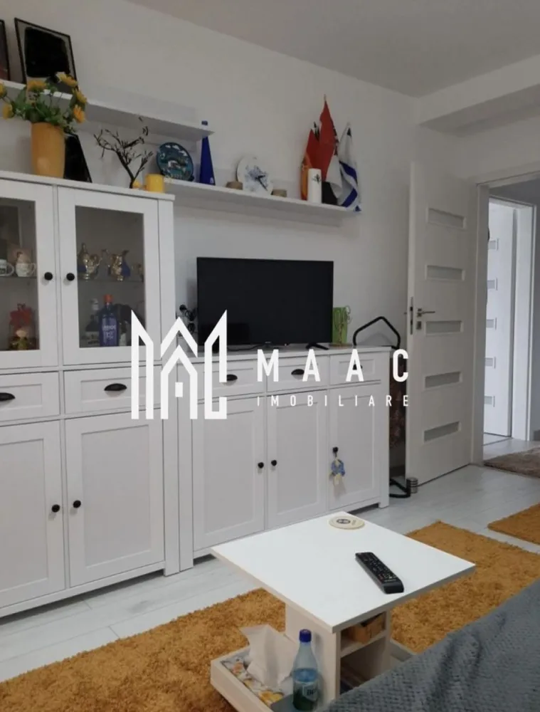 Apartament 2 Camere | Curte | Doamna Stanca - MAAC Imobiliare oferă spre vânzare un apartament cu orientare sud-vestică, având o suprafață utilă de 52 mp, construit în 2021, încadrat în clasa energetică A. Proprietatea beneficiază de balcon, debară, loc de parcare și o curte privată de 45 mp, ideală pentru relaxare sau activități în aer liber. Compartimentare și avantaje: • Bucătărie separată, complet mobilată și utilată cu toate electrocasnicele necesare unei gospodării moderne • Living cu acces direct către balcon și curte • Ieșire în balcon și curte atât din bucătărie, cât și din living • Baie spațioasă, dotată cu geam • Centrală termică proprie • Încălzire în pardoseală Pentru mai multe detalii sau pentru programarea unei vizionări, vă rugăm să ne contactați, menționați ID-ul anunțului: CP2863559. }}