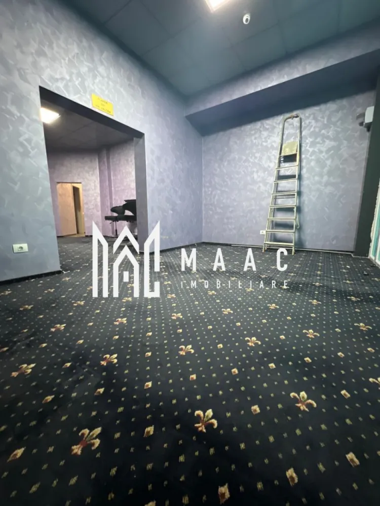 Spatiu Comercial | Ostroveni | Casa Stiintei - MAAC Imobiliare vă propune spre închiriere un spațiu comercial cu potențial excelent, situat în Râmnicu Vâlcea, cartier Ostroveni, într-o zonă intens circulată pietonal. Spațiul are o suprafață utilă de 65 mp și este compartimentat eficient în 3 camere, grup sanitar, beneficiind de o vitrină stradală generoasă de aproximativ 10 mp, ideală pentru vizibilitate și promovare. Imobilul se pretează pentru multiple tipuri de activități comerciale (birouri, salon, cabinet, magazin, punct de servicii etc.), iar locurile de parcare sunt disponibile chiar în fața clădirii, un avantaj important pentru clienți. Zonă cu trafic pietonal intens Vizibilitate foarte bună Compartimentare practică Posibilitate de reamenajare – se oferă perioadă de grație de 30 de zile Condiții de închiriere: * Chirie: 700 euro/lună + TVA * Garanție: 1 lună de chirie * Contract flexibil, ideal pentru dezvoltarea unei afaceri Pentru mai multe detalii sau pentru programarea unei vizionări, MAAC Imobiliare vă stă la dispoziție. id: CP2864890 }}