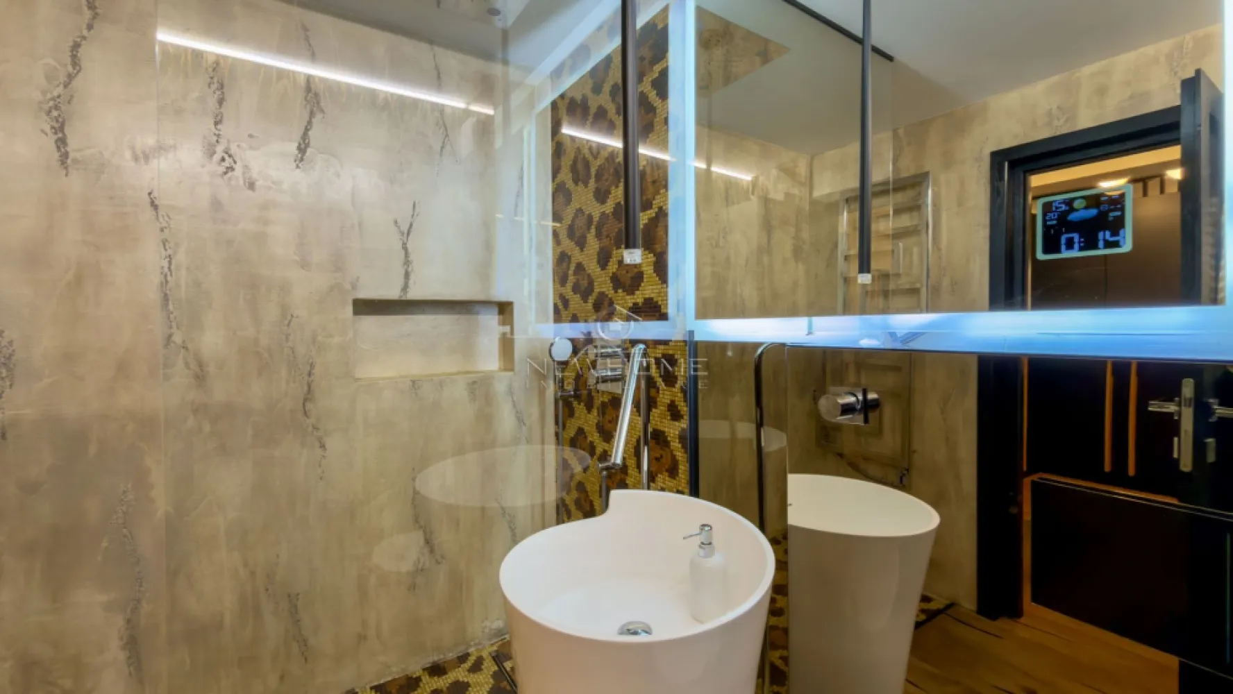 Apartament modern cu 2 camere, Luminia, Europa