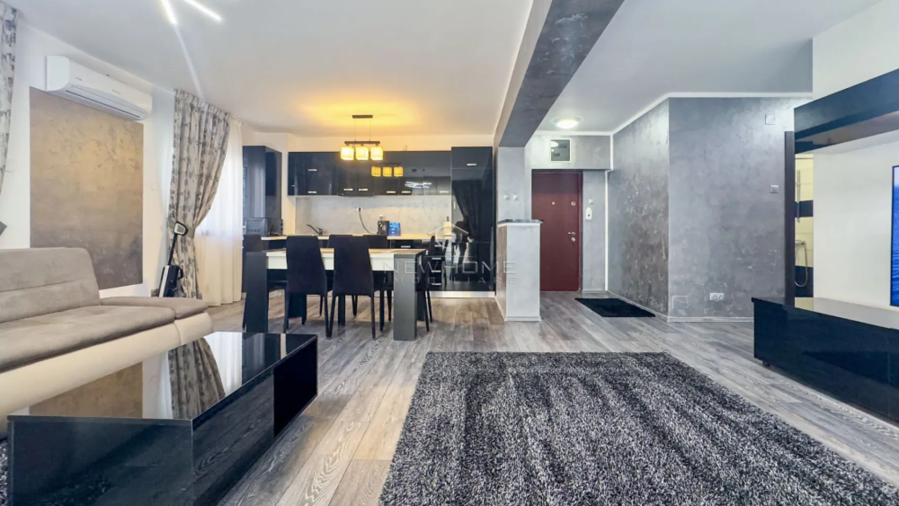 Apartament 3 camere 90 mp, 20 mp terasa, 90 mp gradina - NewHOME Imobiliare ofera in EXCLUSIVITATE spre vanzare, apartament modern cu 3 camere, situat in cartierul Buna Ziua intr-o zona linistita. Apartamentul este amplasat la parterul inalt al unui imobil construit in anul 2015. Compus din: hol, living openspace impreuna cu bucatariea, 2 dormitoare, 2 bai, 2 balcoane, se poate achiziționa și loc de PARCARE subteran, boxa pentru depozitare la prețul de 15.000 euro. Dispune de suprafata utila de 90 mp, 20 mp terase, 90 mp de gradina. Pentru confortul Dvs. se vinde complet mobilat/utilat, dotat cu centrala termica proprie, AER conditionat, electrocasnice de calitate. Avand in vedere poziția si avantajele zonei este una de mare interes, fiind in apropire de transport in comun, magazine alimentare, farmacii, banci etc. Pentru mai multe informatii si pentru a programa o vizionare, contactati-ne cu incredere!