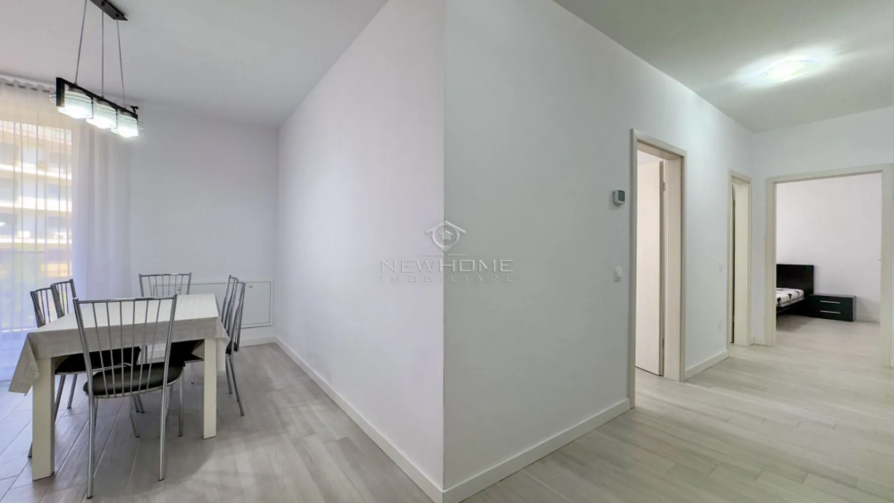 Apartament 2 camere decomandat, Parcare, Chinteni - NewHOME Imobiliare ofera in EXCLUSIVITATE spre inchiriere apartament modern cu 2 camere decomandat, situat in Chinteni pe str Siretului, la 10 km de Cluj Napoca. Apartamentul este amplasat la etajul 2 din 5, intr un imobil nou dotat cu lift, izolat termic, finalizat in anul 2020. Dispune de suprafata utila de 60 mp + balcon. Compartimentat astfel: hol, bucataria, 2 dormitoare, dressing, baie, balcon, loc de PARCARE subteran inclus in pret. Pentru confortul Dvs. se inchiriaza complet mobilat/utilat, cum se vede in poze, dotat cu incalzire in pardoseala, hota, plita, cuptor electric, frigider, masina de spalat rufe, TV, etc. Pentru mai multe informatii si pentru a programa o vizionare, contactati-ne cu incredere!