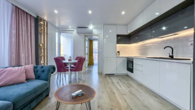 Apartament cu 3 camere de vânzare în zona Centrală