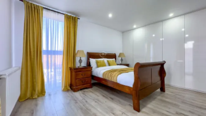 Apartament cu 3 camere de vânzare în zona Centrală