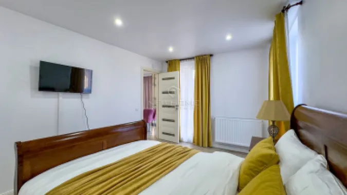 Apartament cu 3 camere de vânzare în zona Centrală