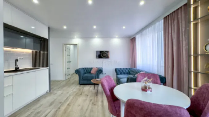 Apartament cu 3 camere de vânzare în zona Centrală