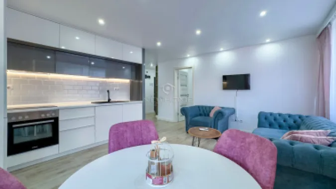 Apartament cu 3 camere de vânzare în zona Centrală