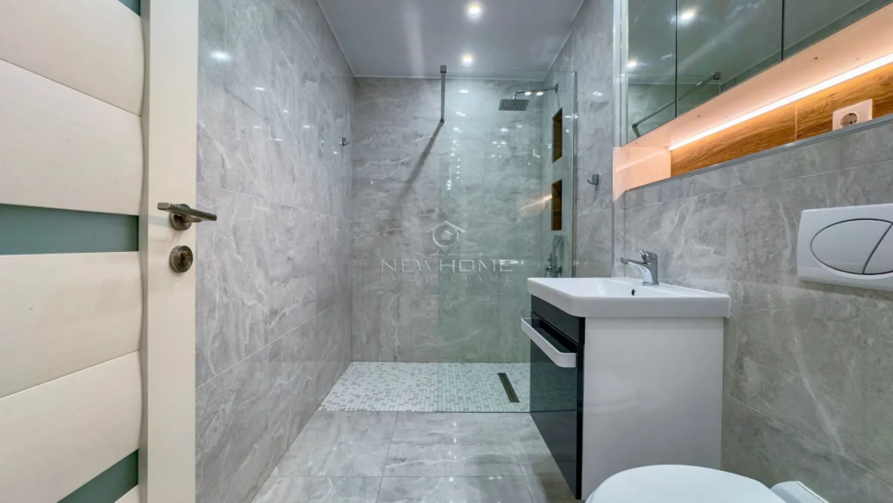Apartament cu 3 camere de vânzare în zona Centrală