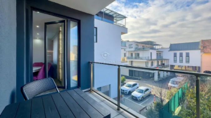 Apartament cu 3 camere de vânzare în zona Centrală