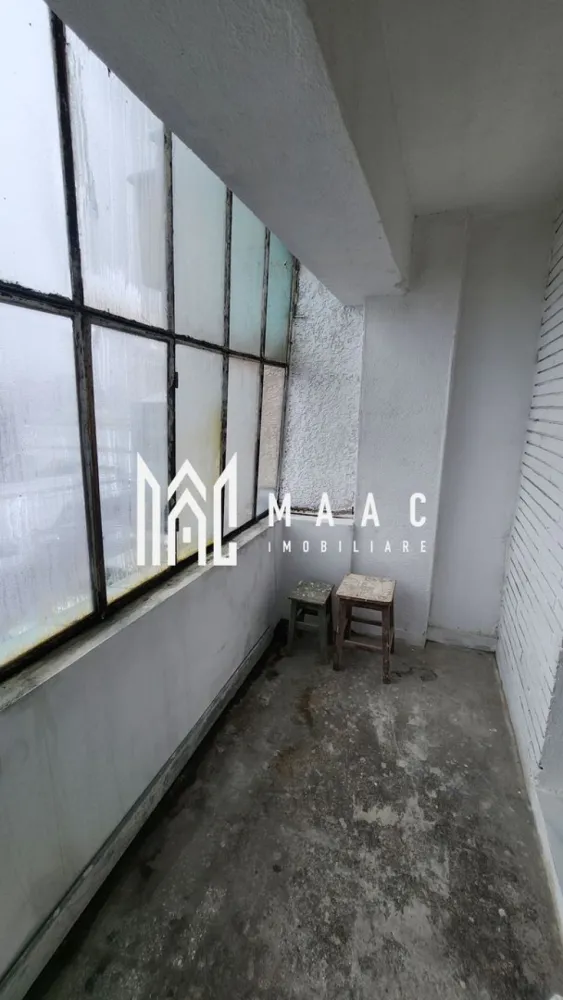 Apartament 2 camere 60MP | Ostroveni - Apartament 2 camere Ostroveni | 60MP | Centrala termica, disponibil imediat pentru locuit. MAAC Imobiliare vă propune spre vânzare un apartament cu 2 camere, situat pe Strada Luceafarului, in zona Cina, Ostroveni. Proprietatea se află la etajul 4 din 4 al unui bloc recent construit, prevazut cu lift, si cu pod mansardat. Apartamentul este inteligent compartimentat pentru a oferi confort și funcționalitate: * Living luminos și primitor * Bucătărie generoasa cu acces la unul dintre cele 2 balcoane * 1 dormitor * 1 grupur sanitar * 2 Balcoane utile și accesibile in suprafata generoasa de 8MP Pentru un confort termic sporit, apartamentul beneficiaza de incalzire printr-o centrala termica proprie, iar incalzirea este prin calorifere Apartamentul a fost renovat si isi asteapta o noua familie, ce il poate mobila si utila dupa bunul plac. Această proprietate este ideală pentru familii, dar și pentru cei care își doresc confort, stil și o locație excelentă pe una dintre cele mai căutate artere ale orașului. Pentru mai multe detalii sau pentru programarea unei vizionări, MAAC Imobiliare vă stă cu drag la dispoziție. ID CP2864768 }}