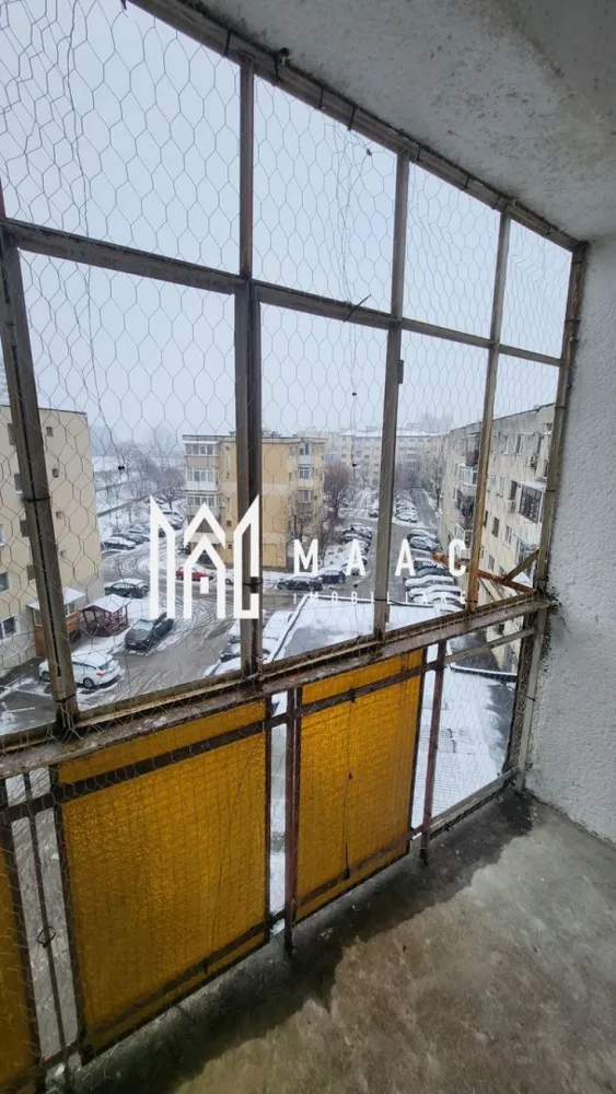 Apartament 2 camere 60MP | Ostroveni - Apartament 2 camere Ostroveni | 60MP | Centrala termica, disponibil imediat pentru locuit. MAAC Imobiliare vă propune spre vânzare un apartament cu 2 camere, situat pe Strada Luceafarului, in zona Cina, Ostroveni. Proprietatea se află la etajul 4 din 4 al unui bloc recent construit, prevazut cu lift, si cu pod mansardat. Apartamentul este inteligent compartimentat pentru a oferi confort și funcționalitate: * Living luminos și primitor * Bucătărie generoasa cu acces la unul dintre cele 2 balcoane * 1 dormitor * 1 grupur sanitar * 2 Balcoane utile și accesibile in suprafata generoasa de 8MP Pentru un confort termic sporit, apartamentul beneficiaza de incalzire printr-o centrala termica proprie, iar incalzirea este prin calorifere Apartamentul a fost renovat si isi asteapta o noua familie, ce il poate mobila si utila dupa bunul plac. Această proprietate este ideală pentru familii, dar și pentru cei care își doresc confort, stil și o locație excelentă pe una dintre cele mai căutate artere ale orașului. Pentru mai multe detalii sau pentru programarea unei vizionări, MAAC Imobiliare vă stă cu drag la dispoziție. ID CP2864768 }}