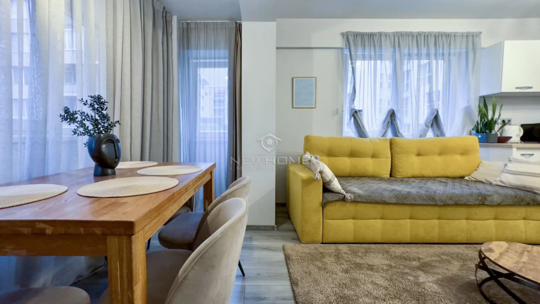 Apartament 2 camere, Parcare, Str Borhanciului - New HOME Imobiliare ofera in EXCLUSIVITATE spre inchiriere apartament modern cu 2 camere semidecomandat, situat pe Str. Borhanciului. Apartamentul este amplasat la etajul 1 din 4 intr-un imobil construit in anul 2018, dispune de suprafata utila de 50 mp. Compartimentat astfel: hol, living open space impreuna cu bucatarie, baie, dormitor, loc de PARCARE suprateran, situat în fața blocului. Pentru confortul Dvs. se inchiriaza complet mobilat si utilat, dotat cu centrala termica proprie. Acces facil la toate punctele de interes din zonă, ideal pentru cei care doresc să locuiască într-o zonă liniștită si modernă. Pentru mai multe informatii si pentru a programa o vizionare, contactati-ne cu incredere!