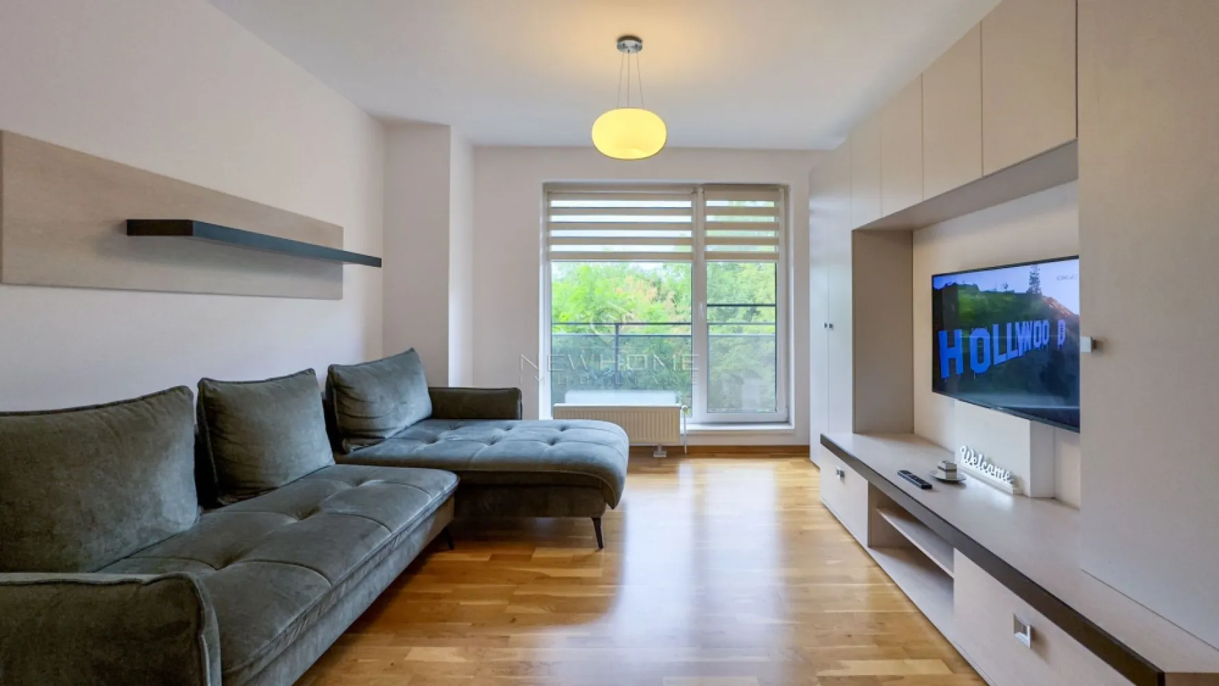 Apartament 3 camere, zona Iulius Mall FSEGA - New HOME Imobiliare ofera spre inchiriere apartament modern cu 3 camere, zona Iulius Mall. Apartamentul este amplasat la etajul 2/10 intr un imobil premium, construit in anul 2018, dispune suprafata utila de 70 mp + 12 mp balcon. Compus din: hol, living open space impreuna cu bucataria, 2 dormitoare, 2 bai, balcon. Pentru confortul Dvs. se inchirieaza complet mobilat/utilat cum se vede in poze, dotat cu centrala termica proprie. Imobilul beneficiaza de supraveghere video, spatii verzi, loc de joaca pentru copii. De asemenea se poate accesa terasa verde generoasa de pe bloc. Locul de PARCARE subteran la pretul de 50 euro pe luna. Avand in vedere poziția si avantajele zonei este una dintre cele mai de interes din Cluj-Napoca, fiind in apropiere de Iulius Mall, Porsche Engineering, facultatea FSEGA, Business centre, Iulius Park, etc. Pentru mai multe informatii si pentru a programa o vizionare, contactati-ne cu incredere!