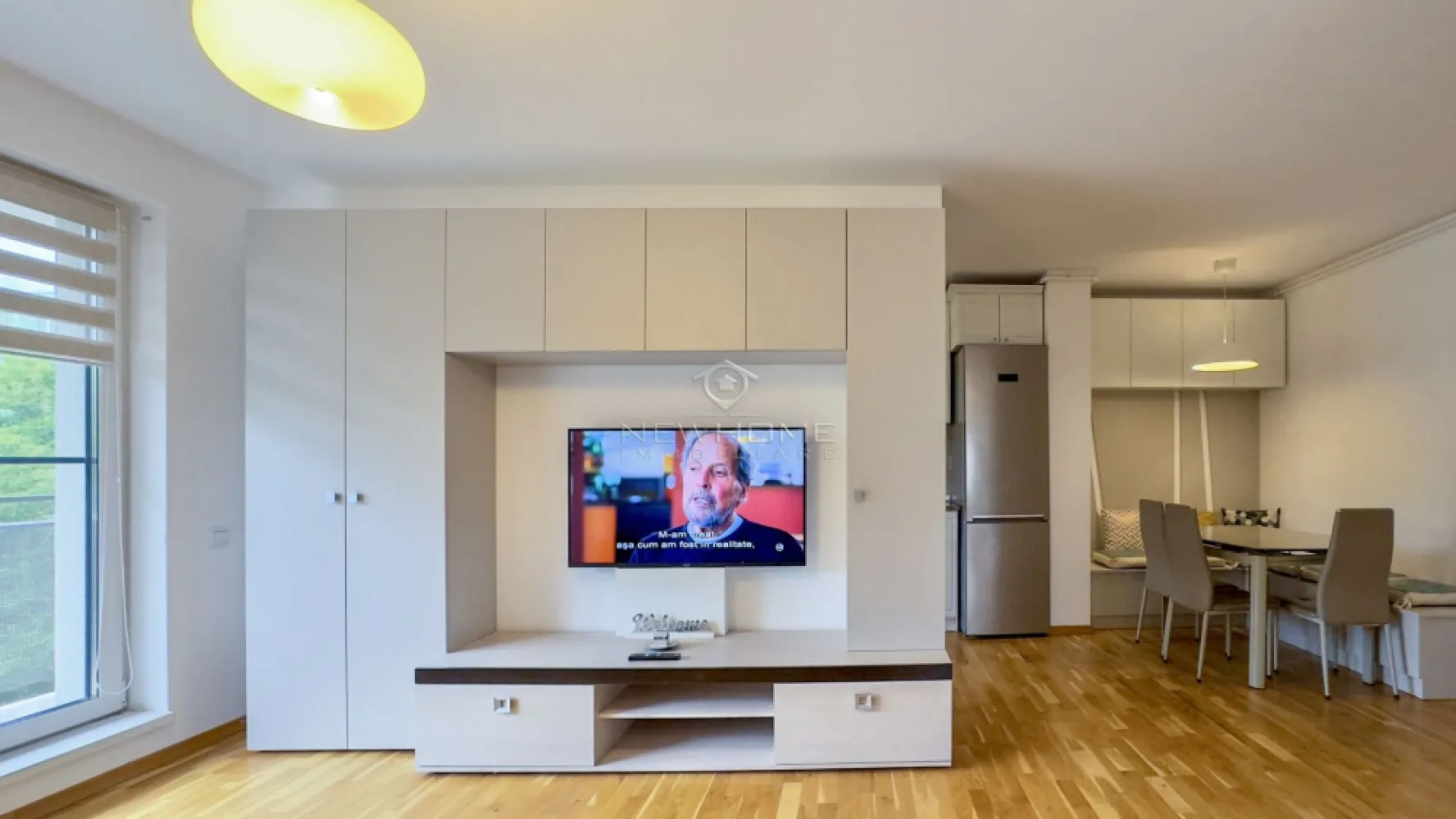 Apartament 3 camere, zona Iulius Mall FSEGA - New HOME Imobiliare ofera spre inchiriere apartament modern cu 3 camere, zona Iulius Mall. Apartamentul este amplasat la etajul 2/10 intr un imobil premium, construit in anul 2018, dispune suprafata utila de 70 mp + 12 mp balcon. Compus din: hol, living open space impreuna cu bucataria, 2 dormitoare, 2 bai, balcon. Pentru confortul Dvs. se inchirieaza complet mobilat/utilat cum se vede in poze, dotat cu centrala termica proprie. Imobilul beneficiaza de supraveghere video, spatii verzi, loc de joaca pentru copii. De asemenea se poate accesa terasa verde generoasa de pe bloc. Locul de PARCARE subteran la pretul de 50 euro pe luna. Avand in vedere poziția si avantajele zonei este una dintre cele mai de interes din Cluj-Napoca, fiind in apropiere de Iulius Mall, Porsche Engineering, facultatea FSEGA, Business centre, Iulius Park, etc. Pentru mai multe informatii si pentru a programa o vizionare, contactati-ne cu incredere!
