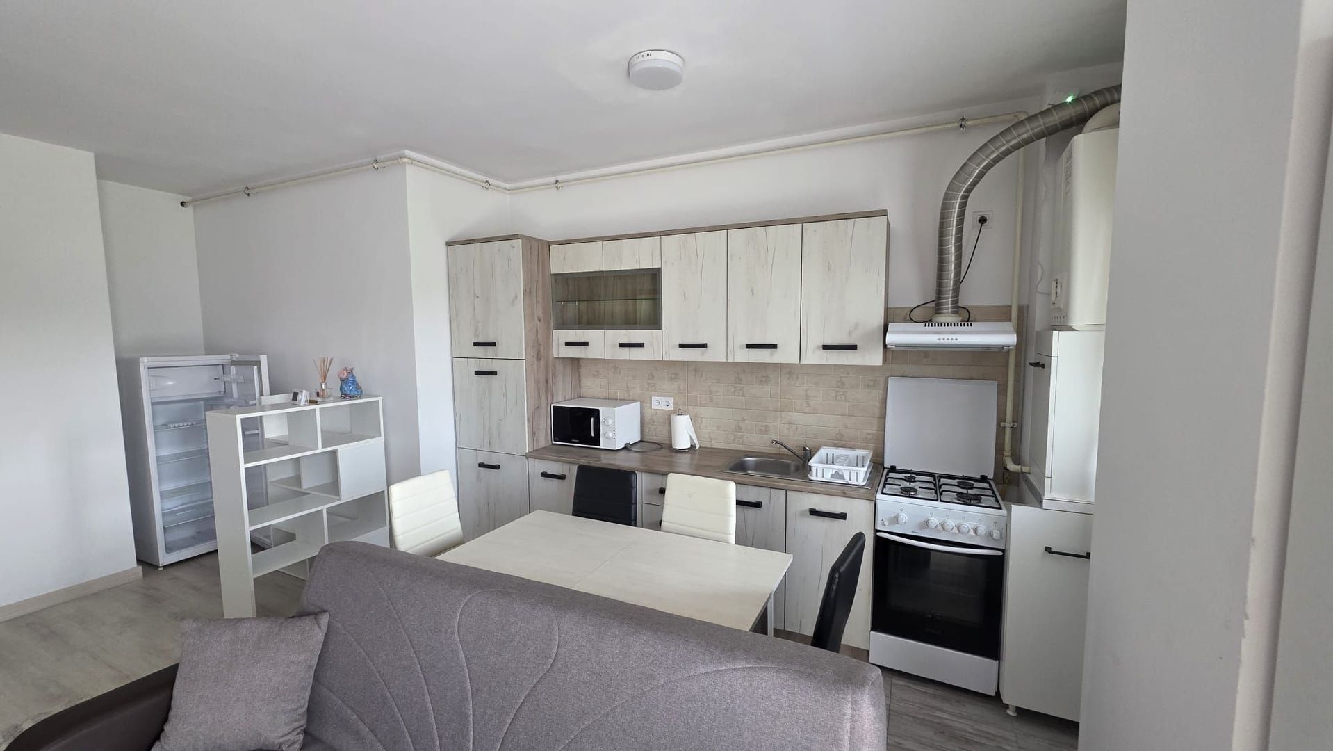 Apartament , etaj 1 , strada Malinului