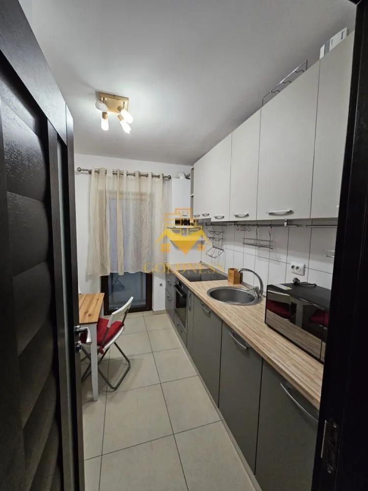 2 camere, Buna ziua, Calea Turzii, Parcare, Home Garden, Mega Image - GOLDNESS Imobiliare vă propune spre închiriere un apartament cu 2 camere complet mobilat și utilat, la etajul 1 într-un imobil de 2 etaje, în Cartierul Buna ziua.
Dispune de loc de parcare!
Se află în apropierea stațiilor de transport în comun, magazine, restaurante, spații verzi, farmacii, etc. 

Apartamentul este compartimentat astfel:
 - dormitor cu pat matrimonial, dressing, noptiere
 - living cu canapea extensibilă 
 - bucătărie complet utilată și mobilată, loc de servit masa 
 - baie cu cada, calorifer port prosop și dulap pentru depozitare.
 - balcon de 4 mp.

Imobilul este dotat cu toate cele necesare- centrală proprie, frigider, aragaz, hotă, mașină de spălat haine, etc. 

Dacă sunteți interesați de acest apartament și doriți să îl vizionați, dar și pentru alte oferte nu ezitați să ne contactați telefonic sau prin e-mail. Vă stăm la dispoziție!
Pentru intermediere se percepe un comision de 50% din prețul chiriei!