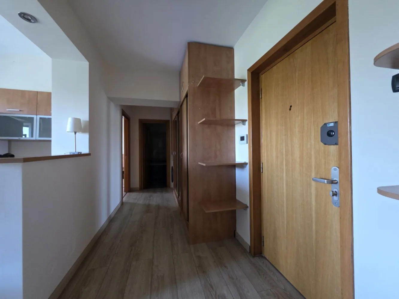 Vitan- Octavian Goga - K-Imobiliare consult, va ofera spre inchiriere un apartament decomndat situat la et 3 in bloc deosebit, renovat, mobilat, utilat, zona extrem de linistita, bloc cu paza, living mobilat nou, prima inchiriere dupa renovare. apartamentul dispune si de o boxa de depozitare la subsol.