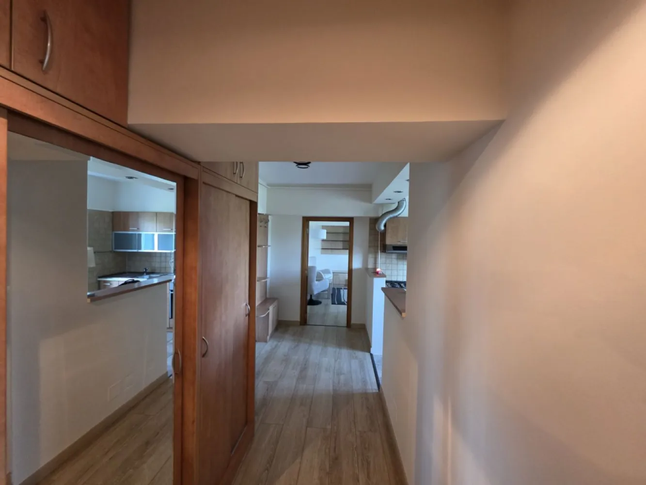 Vitan- Octavian Goga - K-Imobiliare consult, va ofera spre inchiriere un apartament decomndat situat la et 3 in bloc deosebit, renovat, mobilat, utilat, zona extrem de linistita, bloc cu paza, living mobilat nou, prima inchiriere dupa renovare. apartamentul dispune si de o boxa de depozitare la subsol.