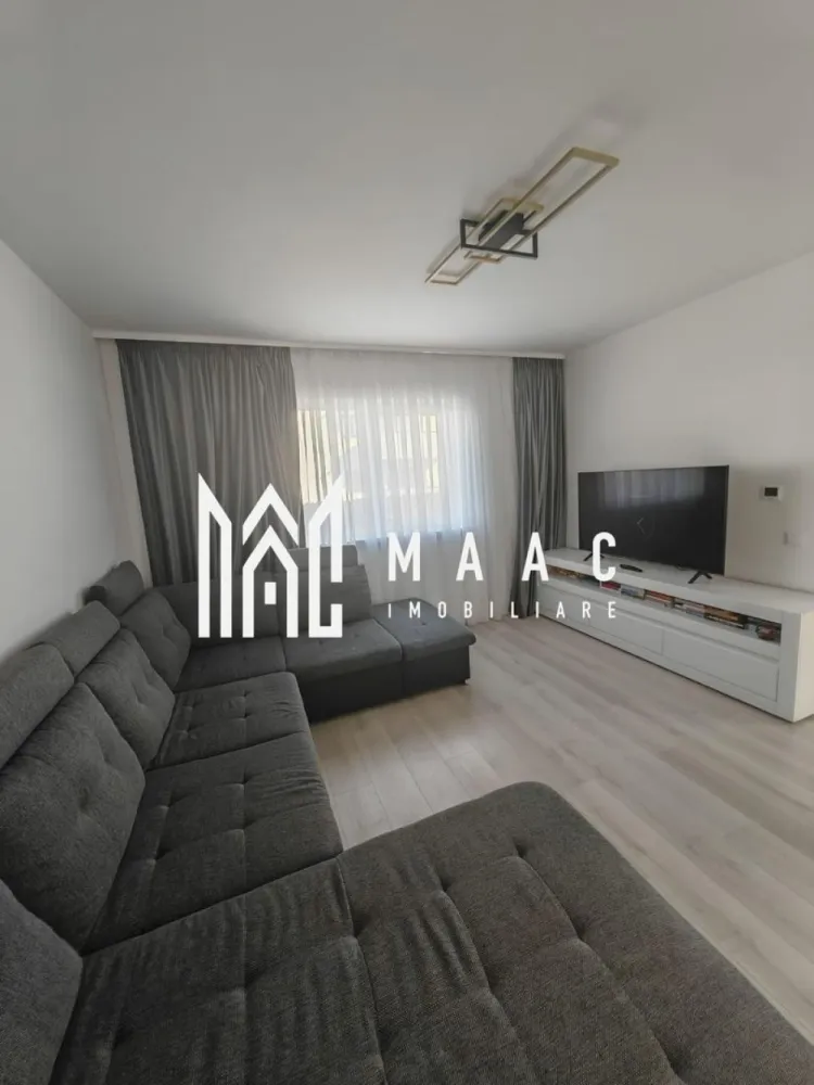 Casa 4 camere | 150mp | Terasa | Vasile Aaron - Selimbar - MAAC Imobiliare ofera spre inchiriere casa noua tip duplex, moderna, complet utilata si mobilata dupa preferintele si nevoile chiriasului, in zona Vasile Aaron - Selimbar.

Locuinta decomandata este alcatuita din living cu iesire pe terasa, bucatarie separata si baie cu dus si geam la parter, iar la etaj sunt 3 dormitoare, baie cu cada si geam si balcon.

Proprietatea este la prima inchiriere, are incalzire in pardoseala cu termostat in fiecare incapere, iar curtea are aproximativ 200 mp liberi si o terasa acoperita pe care se iese din living si din bucatarie. 

Se pot parca 3 masini in curte.

Proprietatea este situata intr-o zona linistita si insorita de case, la numai cateva minute de mers de Shopping City.

Se perecepe o chirie in avans si garantie in cuantumul unei chirii lunare. Disponibilitate imediata.

Pentru mai multe detalii sau pentru a programa o vizionare, va rugam specificati telefonic: CP2833163