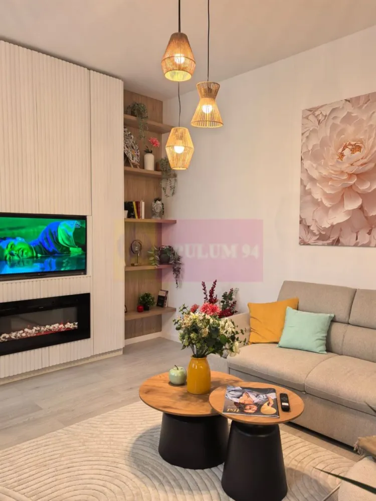 Apartament boutique 13 Septembrie- Marriott. - Compania imobiliara Apulum 94 va propune spre inchiriere un apartament de 2 camere tip boutique situat in zona 13 Septembrie, in apropiere de Hotel Marriott. 
Imobilu este construit in 2024.
Apartamentul este la prima inchiriere, este mobilat modern, cu finisaje premium, in tonuri calde. 
Bucataria este open-space si este mobilata si utilata in totalitate.
Beneficiaza de centrala termica proprie, incalzire in pardoseala.
Zona este foarte usor accesibila, apropiata de metrou Izvor, statie stb, parc, gradinita, scoala, centrul orasului. 
Pentru vizionare si mai multe detalii nu ezitati sa ma contactati pe nr 0733683446- Laura Ionescu.