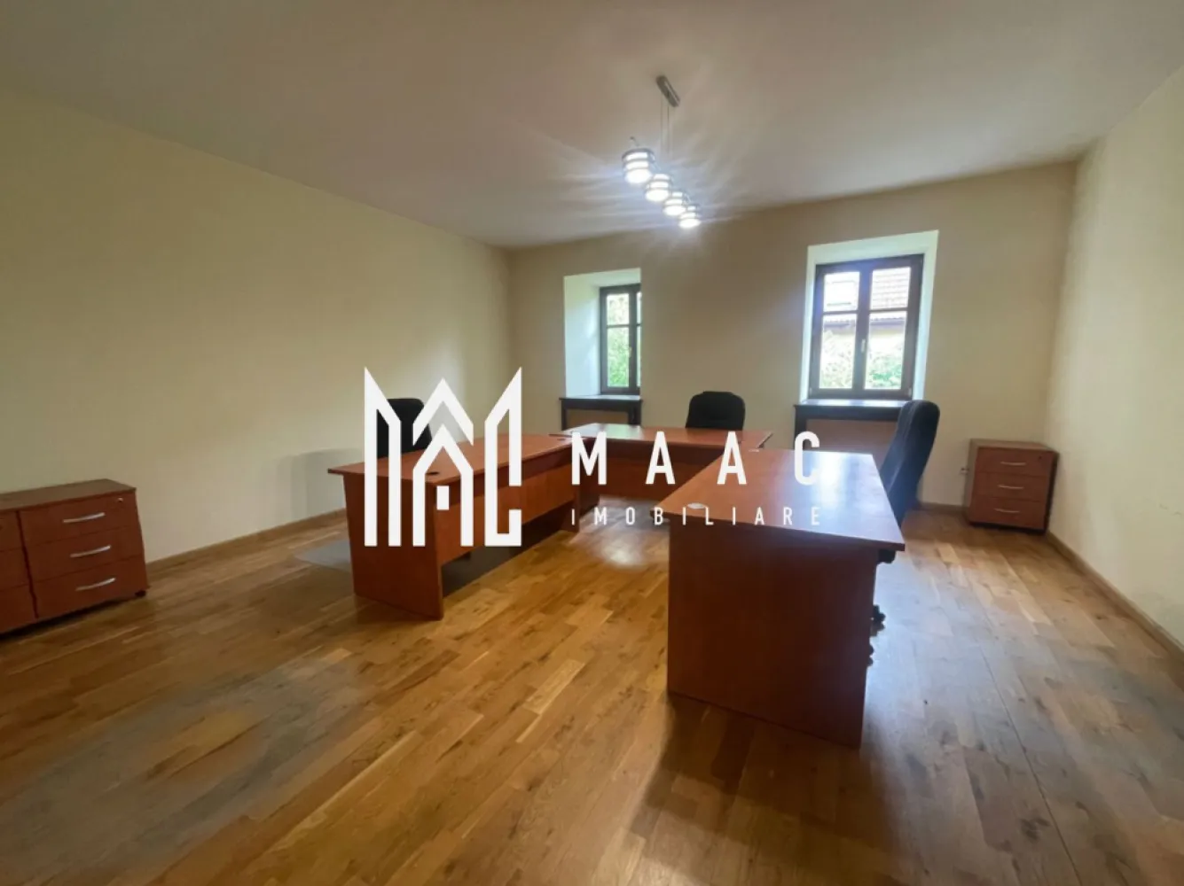 Spatiu birouri premium | 650 mp | Ultracentral - MAAC Imobiliare vă propune spre închiriere un spațiu elegant si reprezentativ, situat in centrul orasului, care impresioneaza inca de la prima vedere.
Proprietatea are o suprafata utila de 650 mp si este potrivita pentru clinica medicala, sediu de firma, birouri, shouroom sau alte activitati premium.

Spatiul este dispus pe 3 niveluri : demisol , parter si mansarda. 

Proprietatea dispune de:
- 3 bai
- 2 bucatarii
- 5 locuri de parcare in curtea interioara
- Incaperi spatioase si luminoase
- curte interioara eleganta

Pentru mai multe detalii și programarea unei vizionări, vă rugăm să contactați MAAC Imobiliare și să menționați la telefon numărul : CP3099583