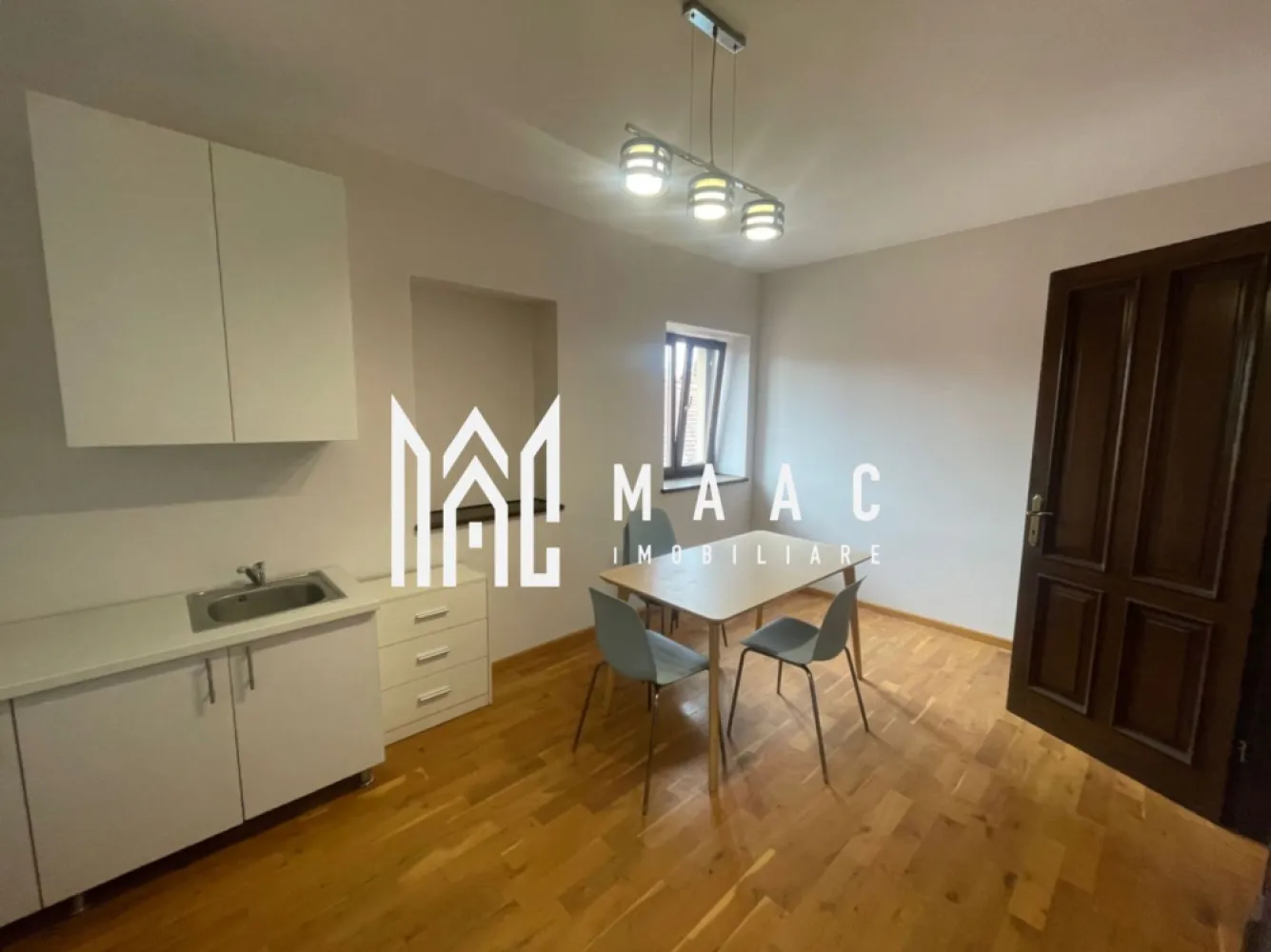 Spatiu birouri premium | 650 mp | Ultracentral - MAAC Imobiliare vă propune spre închiriere un spațiu elegant si reprezentativ, situat in centrul orasului, care impresioneaza inca de la prima vedere.
Proprietatea are o suprafata utila de 650 mp si este potrivita pentru clinica medicala, sediu de firma, birouri, shouroom sau alte activitati premium.

Spatiul este dispus pe 3 niveluri : demisol , parter si mansarda. 

Proprietatea dispune de:
- 3 bai
- 2 bucatarii
- 5 locuri de parcare in curtea interioara
- Incaperi spatioase si luminoase
- curte interioara eleganta

Pentru mai multe detalii și programarea unei vizionări, vă rugăm să contactați MAAC Imobiliare și să menționați la telefon numărul : CP3099583