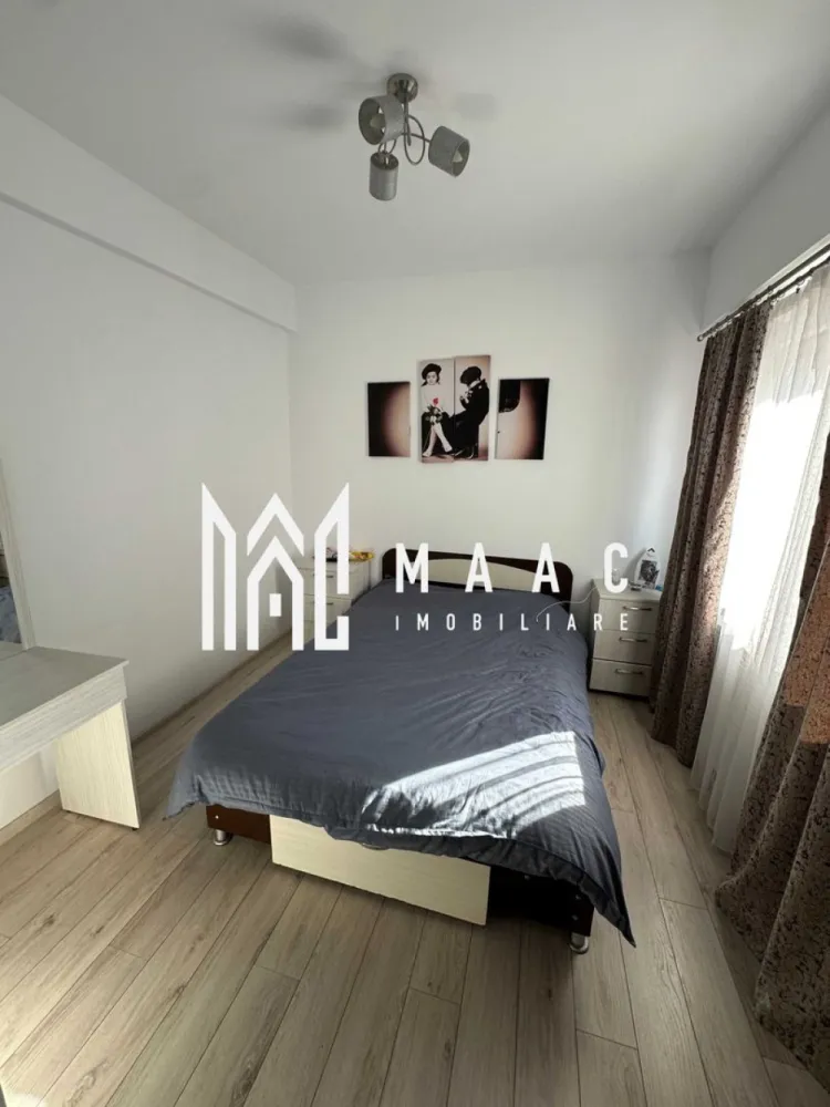 Apartament 2 camere de inchiriat | 55 mpu | Bulevardul Dem Radulescu | - MAAC Imobiliare vă propune spre închiriere un apartament modern cu 2 camere, situat pe Bulevardul Dem Rădulescu, una dintre cele mai apreciate zone rezidențiale din Râmnicu Vâlcea. Proprietatea este amplasată la etajul 4 din 5 al unui imobil prevăzut cu lift și se remarcă prin amenajarea modernă, confortul oferit și poziționarea excelentă.
Apartamentul este complet mobilat și pregătit pentru mutare imediată, fiind ideal pentru persoane care își doresc o locuință elegantă, într-o zonă liniștită și bine conectată.
Caracteristici:
Apartament cu 2 camere
Situat pe Bulevardul Dem Rădulescu
Etaj 4 din 5
Bloc cu lift
Mobilat modern
Ideal pentru închiriere pe termen lung
Compartimentare practică și luminoasă
Compartimentare:
Living spațios și luminos
Dormitor confortabil
Bucătărie complet amenajată
Baie
Hol de acces
Dotări:
Mobilier modern
Electrocasnice incluse
Finisaje moderne
Lift
Spații bine optimizate
Pregătit pentru mutare imediată
Avantaje:
Zonă apreciată și liniștită
Acces rapid către magazine, restaurante și cafenele
Aproape de mijloace de transport și puncte de interes
Confort ridicat și poziționare excelentă
Ideal pentru cuplu sau persoană activă
Pentru mai multe informații și programarea unei vizionări, echipa MAAC Imobiliare vă stă la dispoziție. ID3099240