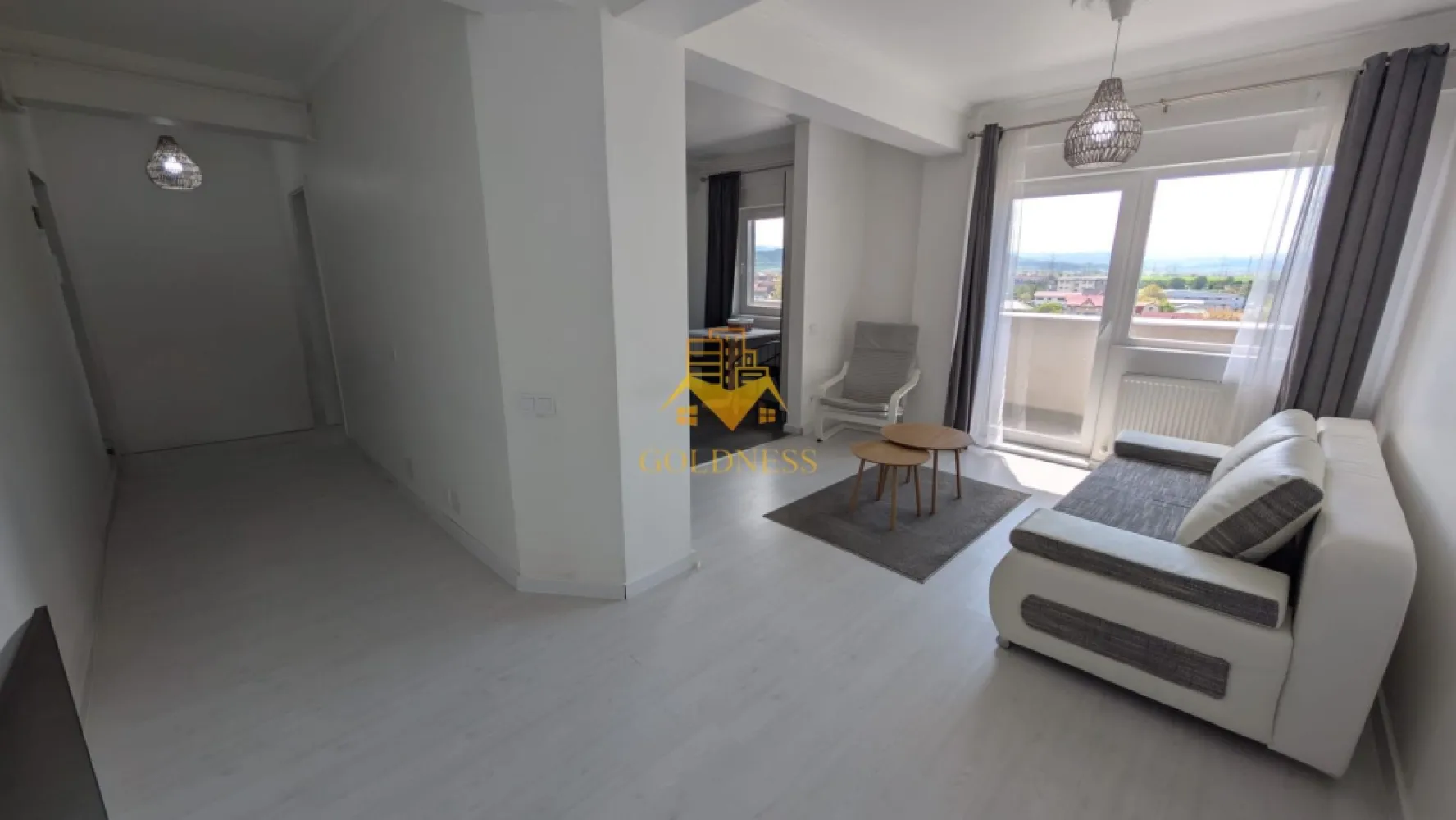 2 camere semidecomandate, Florești, LIDL, Parcare - GOLDNESS Imobiliare vă propune spre vânzare un apartament cu 2 camere semidecomandate, complet mobilat și utilat, situat la etajul 5 din 5 al unui imobil din Florești.

Apartamentul dispune de loc de parcare.

Locuința se află în apropierea stațiilor de transport în comun, magazinelor, restaurantelor, spațiilor verzi și farmaciilor.

Compartimentarea este următoarea:

- dormitor cu pat matrimonial, dulap și noptiere
-living cu bucătărie open space complet mobilată și utilată, loc de servit masa, TV și aer condiționat
-baie cu duș walk-in, calorifer port prosop și spațiu pentru depozitare
-balcon de aproximativ 10 mp

Imobilul este dotat cu toate utilitățile necesare: centrală termică proprie, frigider, aragaz, hotă, mașină de spălat haine, aer condiționat, TV etc.

Pentru mai multe detalii sau pentru programarea unei vizionări, vă stăm la dispoziție telefonic sau prin e-mail.

Pentru intermediere se percepe un comision de 50% din prețul de inchiriere .!