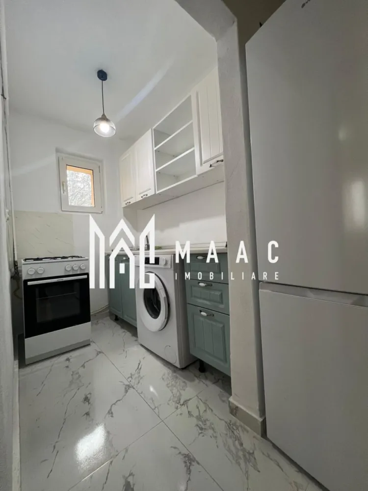 Apartament 2 camere | 34 MP - MAAC Imobiliare vă propune spre vânzare un apartament cu 2 camere, situat în Râmnicu Vâlcea, cartierul Petrișor, într-o zonă liniștită și bine conectată la facilitățile orașului. Apartamentul este amplasat la etajul 1 din 4, într-un bloc reabilitat termic, cu un aspect modern și costuri reduse de întreținere. Are o suprafață de 34 mp, este recent renovat, iar finisajele sunt moderne și atent alese. Se vinde complet mobilat și utilat, exact ca în poze, fiind ideal pentru mutare imediată, fără investiții suplimentare. Compartimentarea este practică și eficientă, potrivită atât pentru locuit, cât și pentru investiție (închiriere). Avantaje principale: * etaj intermediar (1/4) * bloc izolat termic * apartament renovat * mobilat și utilat complet * zonă accesibilă, liniștită Pentru mai multe detalii sau pentru programarea unei vizionări, vă invităm să contactați **MAAC Imobiliare**. id: CP2865923 }}
