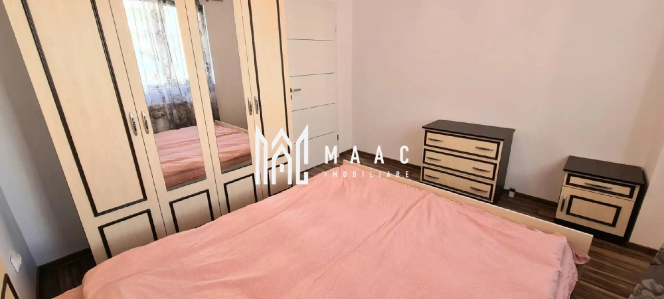 Apartament 3 camere I Etajul 2 I Zona Doamna Stanca - MAAC IMOBILIARE propune, spre închiriere, un apartament de 3 camere, spațios și bine întreținut, ideal pentru cupluri sau persoane singure care își doresc un spațiu liniștit și confortabil. Locuinta cuprinde: living, 2 dormitoare, bucatarie inchisa, doua bai. Apartamentul are loc de parcare neacoperit. Apartamentul nu este amenajat pentru copii mici (mobilier sensibil, acces la balcon/scări, finisaje delicate etc.). Nu se acceptă animale de companie. Se inchiriaza pe minim 12 luni. Se percepe garantie in cuantumul unei chirii lunare. Pentru mai multe detalii precizati telefonic ca ati vazut anuntul cu ID:CP2851033 }}