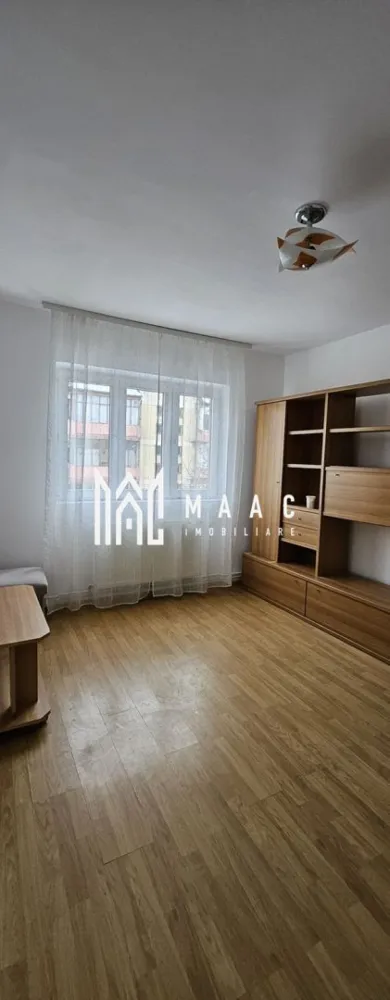 Apartament 2 camere | 37 MPU | Mihai Viteazu - MAAC Imobiliare vă propune spre vânzare un apartament primitor, ideal pentru un cuplu, o persoană singură sau pentru investiție. ✔ Locație avantajoasă – Aproape de școli, magazine, transport public și alte facilități. ✔ Etaj intermediar (3/5) – Perfect pentru confort și accesibilitate. ✔ Renovări recente – Baia complet renovată în 2024, iar centrala termică nouă, schimbată în 2023, asigură eficiență energetică. ✔ Spațiu optimizat – 37 mp utili, fără balcon, compartimentare funcțională și confortabilă. ✔ Se predă parțial mobilat – Detalii suplimentare la vizionare. Pentru mai multe detalii și pentru programarea unei vizionări, vă rugăm să specificați ID-ul anunțului: CP2440870 }}