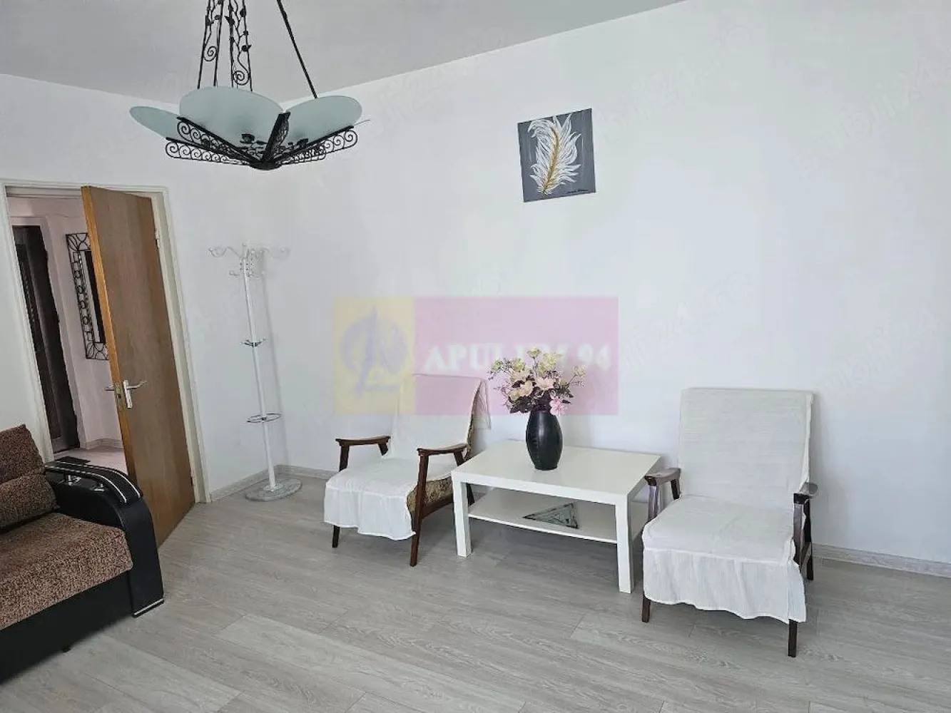 Apartament 2 camere decomandate; Dristor - Bdul. Camil Ressu - Agentia Imobiliara Apulum 94, va ofera
Apartament 2 camere, decomandat, (50,7 mp), Bdul. Camil Ressu - Dristor - Piata R. Sarat.
Proprietatea se vinde mobilata. Apartamentul este potrivit atat pentru locuinta personala cat si pentru investitie, zona unde proprietatile bine pozitionate raman constant cautate.
- Etaj 3 10.
- Bloc reabilitat termic, 
- Apartament renovat (parchet, gresie)
- Dormitor (mobilier nou), Sufragerie (biblioteca noua), Bucătărie (mobilier nou), Balcon inchis termopan, Baie, Cămară, Debara)
- Complet mobilat și utilat (frigider, masina spalat noua, aragaz, cuptor cu microunde, televizor)
- Aprox. 5 minute distanta (metrou Dristor1, ParkLake, parcul IOR, Mega Image, Scoli, Gradinite)
- Acte la zi, disponibilitate imediata