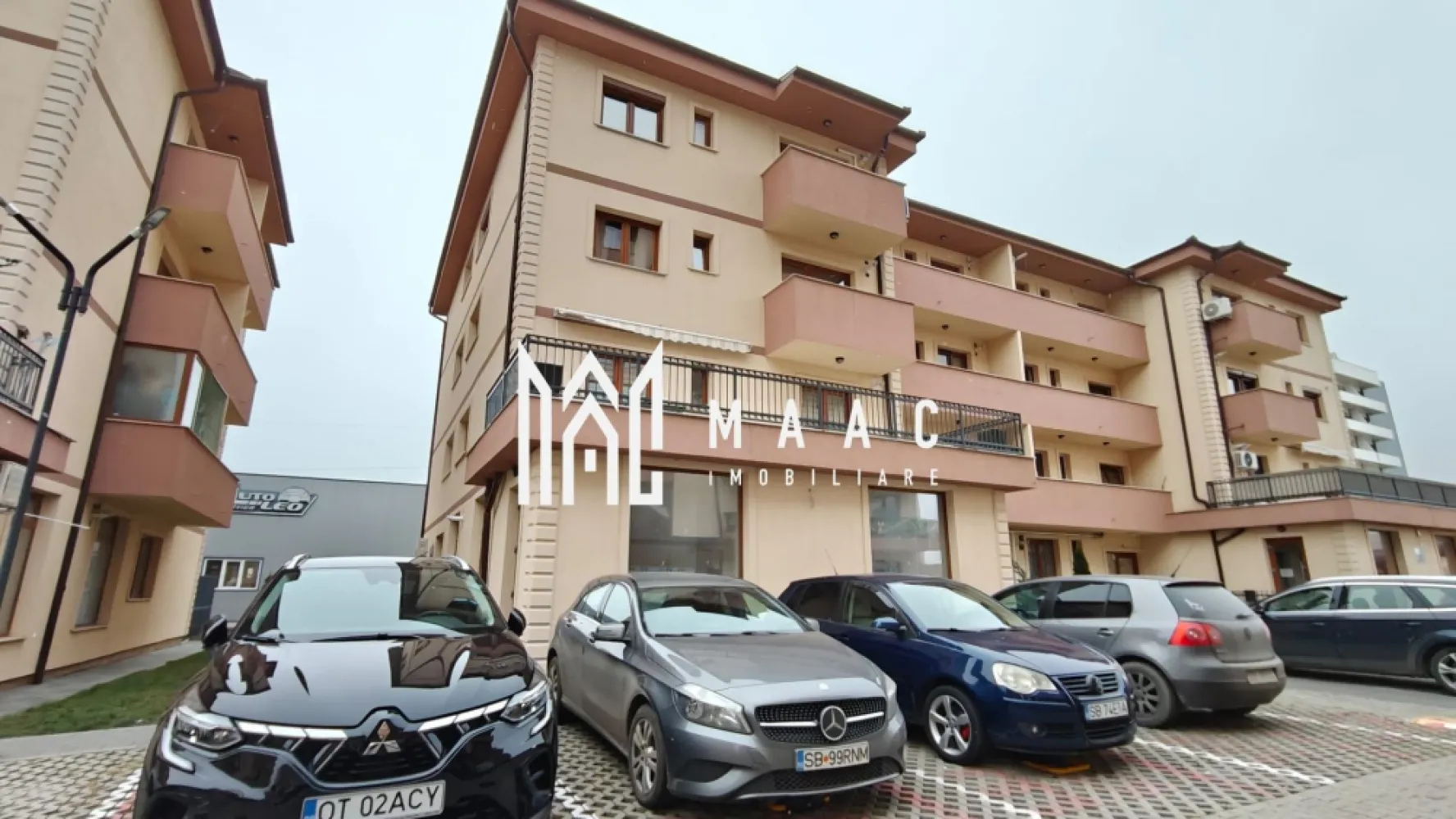 Spațiu Comercial | 70 mp | Kastani Residence | Prima Închiriere - MAAC Imobiliare vă propune spre închiriere un spațiu comercial modern, ideal pentru dezvoltarea afacerii dumneavoastră! Localizare: Kastani Residence Suprafață: 70 mp Dotări: grup sanitar propriu Stare: prima închiriere Spațiul este amplasat într-un ansamblu rezidențial nou, beneficiind de vizibilitate bună și acces facil. Este potrivit pentru o gamă variată de activități comerciale sau de servicii, precum: birouri, cabinet medical, salon de înfrumusețare, showroom etc. Amenajările moderne și compartimentarea eficientă oferă flexibilitate în organizarea activității, iar faptul că este la prima închiriere asigură un spațiu nou, curat și ușor de personalizat în funcție de nevoile dumneavoastră. Pentru mai multe detalii sau pentru programarea unei vizionări, vă rugăm să ne contactați, specificând ID: CP2866568 }}