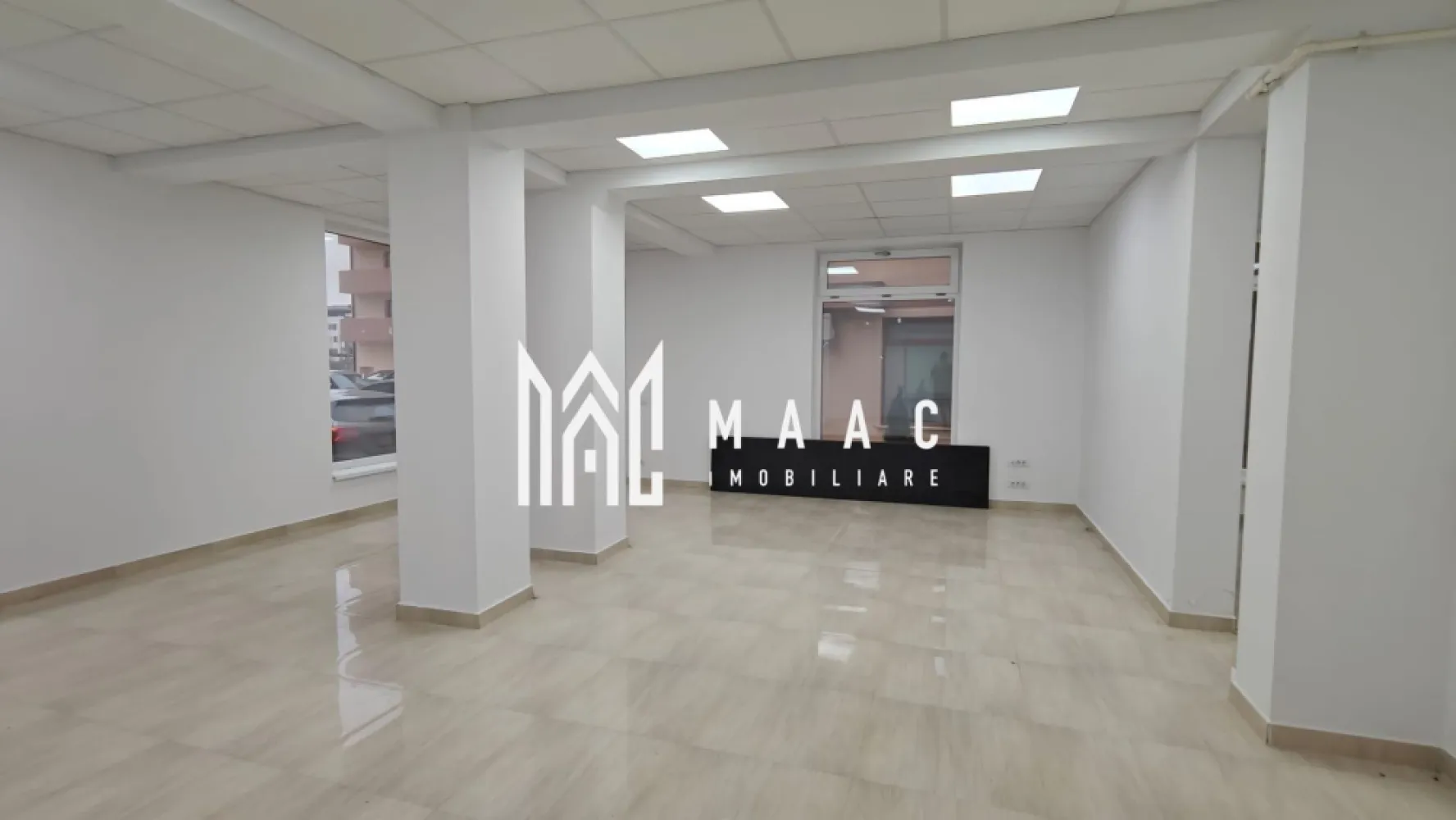 Spațiu Comercial | 70 mp | Kastani Residence | Prima Închiriere - MAAC Imobiliare vă propune spre închiriere un spațiu comercial modern, ideal pentru dezvoltarea afacerii dumneavoastră! Localizare: Kastani Residence Suprafață: 70 mp Dotări: grup sanitar propriu Stare: prima închiriere Spațiul este amplasat într-un ansamblu rezidențial nou, beneficiind de vizibilitate bună și acces facil. Este potrivit pentru o gamă variată de activități comerciale sau de servicii, precum: birouri, cabinet medical, salon de înfrumusețare, showroom etc. Amenajările moderne și compartimentarea eficientă oferă flexibilitate în organizarea activității, iar faptul că este la prima închiriere asigură un spațiu nou, curat și ușor de personalizat în funcție de nevoile dumneavoastră. Pentru mai multe detalii sau pentru programarea unei vizionări, vă rugăm să ne contactați, specificând ID: CP2866568 }}
