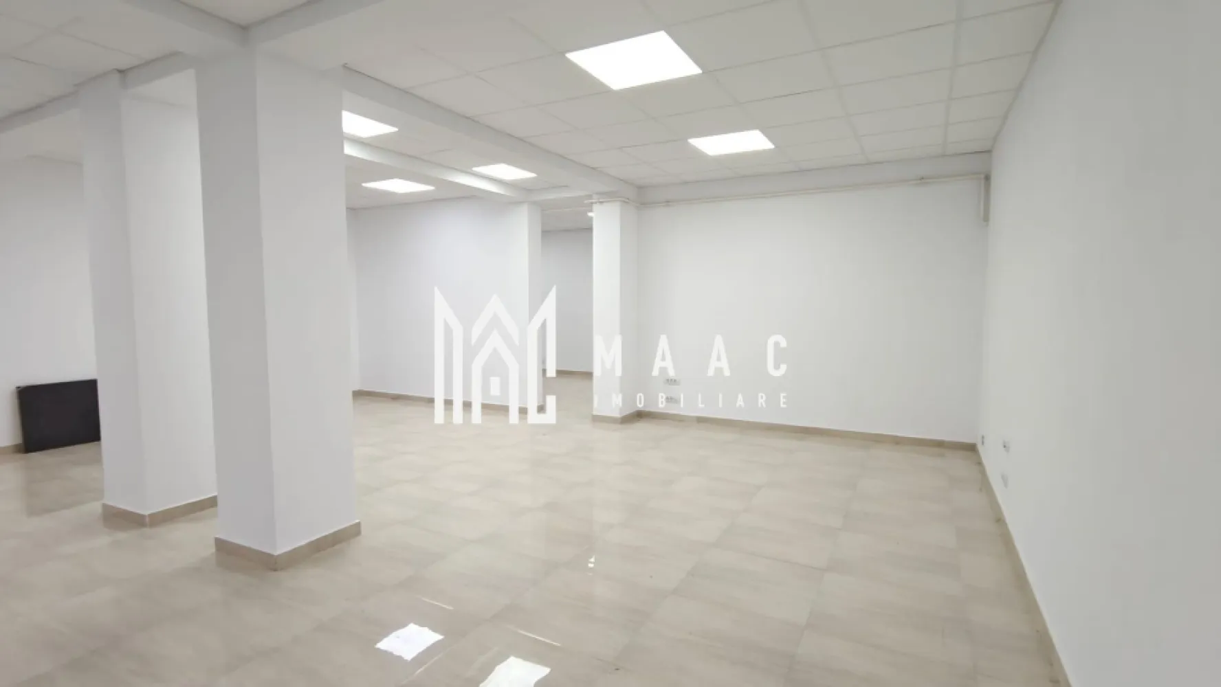 Spațiu Comercial | 70 mp | Kastani Residence | Prima Închiriere - MAAC Imobiliare vă propune spre închiriere un spațiu comercial modern, ideal pentru dezvoltarea afacerii dumneavoastră! Localizare: Kastani Residence Suprafață: 70 mp Dotări: grup sanitar propriu Stare: prima închiriere Spațiul este amplasat într-un ansamblu rezidențial nou, beneficiind de vizibilitate bună și acces facil. Este potrivit pentru o gamă variată de activități comerciale sau de servicii, precum: birouri, cabinet medical, salon de înfrumusețare, showroom etc. Amenajările moderne și compartimentarea eficientă oferă flexibilitate în organizarea activității, iar faptul că este la prima închiriere asigură un spațiu nou, curat și ușor de personalizat în funcție de nevoile dumneavoastră. Pentru mai multe detalii sau pentru programarea unei vizionări, vă rugăm să ne contactați, specificând ID: CP2866568 }}