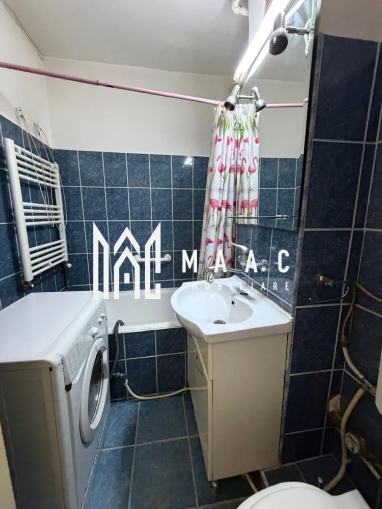 Garsonieră | 25 mp utili | Parter | Bucătărie separată | Vasile Aaron - Maac Imobiliare prezintă o garsonieră practică și bine compartimentată, situată în cartierul Vasile Aaron, ideală atât pentru locuință personală, cât și pentru investiție.

Imobilul dispune de o suprafață utilă de 25 mp și este compartimentat eficient, incluzând hol de acces cu spații de depozitare, baie complet utilată, cameră și bucătărie separată.

Locuința este amplasată la parter, beneficiază de izolație termică și include o pivniță foarte spațioasă, ideală pentru depozitare.

Proprietatea reprezintă o oportunitate excelentă pentru investiție, datorită poziționării, dar și pentru locuință personală, fiind ușor de întreținut și bine organizată.

Pentru mai multe detalii, precizați telefonic că ați văzut anunțul cu ID: CP3006479