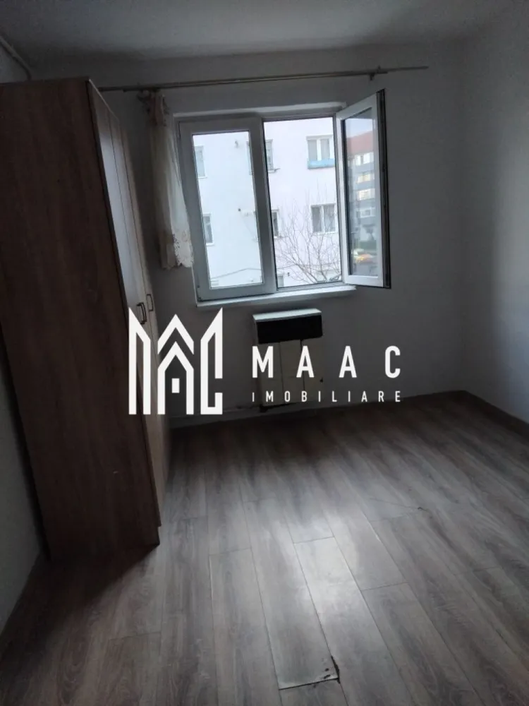 Garsoniera | Etaj 1 | 15 MPU | Broscarie - MAAC Imobiliare vă propune spre închiriere o garsonieră practică și accesibilă, situată la etajul 1, potrivită pentru o persoană sau pentru locuire pe termen lung.

Detalii garsonieră
Suprafață: 15 mp
Etaj: 1
Compartimentare:
cameră
baie proprie
hol
Dotări
Boiler pentru apă caldă
Convector pe gaz
Spațiu ușor de întreținut
Costuri reduse la utilități
Avantaje
Etaj intermediar
Ideală pentru o persoană
Acces facil către mijloace de transport și magazine
Disponibilă imediat