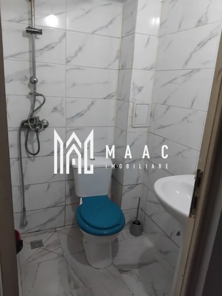 Garsoniera | Etaj 1 | 15 MPU | Broscarie - MAAC Imobiliare vă propune spre închiriere o garsonieră practică și accesibilă, situată la etajul 1, potrivită pentru o persoană sau pentru locuire pe termen lung.

Detalii garsonieră
Suprafață: 15 mp
Etaj: 1
Compartimentare:
cameră
baie proprie
hol
Dotări
Boiler pentru apă caldă
Convector pe gaz
Spațiu ușor de întreținut
Costuri reduse la utilități
Avantaje
Etaj intermediar
Ideală pentru o persoană
Acces facil către mijloace de transport și magazine
Disponibilă imediat