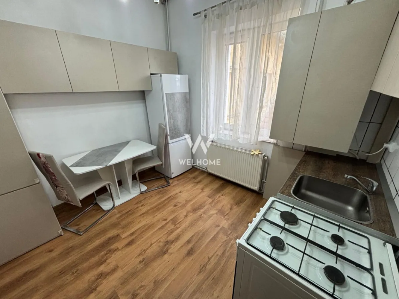 Garsoniera decomandata Bd. Victoriei, laga Parcul Sub Arini - Garsoniera cu bucatarie separata - Bd Victoriei, Sibiu

- Suprafata utila: 42mp
- Situata intr-o zona linistita, in apropiere de parcul Sub Arini.
- Apartamentul se afla la etajul 1.
- Locuinta este mobilata si utilata, fiind alcatuita dintr-un dormitor, hol de distributie comun, bucatarie separata si baie.
- Acces auto cu parcare proprie.
Disponibil IMEDIAT!.

Chirie lunara: 300 Euro + se percepe garantie
Comision client: 50% din prima chirie

Contact: +40747.639.802