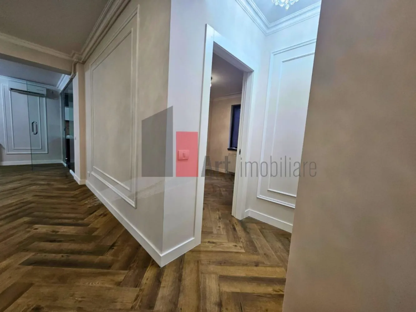 Apartament cu 3 camere-Domenii-Arcul de Triumf-Ion Mihalache-Turda-cu centrala - Apartament 3 camere | 80 mp | Domenii – Arcul de Triumf – Ion Mihalache - Turda

Vă propunem spre vânzare un apartament de trei camere, decomandat, cu 3 unitati de aer conditionat, cu centrala, situat într-una dintre cele mai căutate zone ale Capitalei – Piața Domenii, la câteva minute de Arcul de Triumf și Piața Victoriei.

Apartamentul are o suprafață totală de 80 mp, este amplasat într-un bloc nou cu 10 apartamente, finalizat în 2015, și a fost renovat complet în ianuarie 2026, fiind practic la prima utilizare după renovare.

Compartimentarea este modernă și foarte eficientă:

living generos de 45 mp, luminos și aerisit

bucătărie separată, delimitată elegant prin sticlă

două dormitoare confortabile, ideale pentru familie sau birou

finisaje contemporane premium, atent alese

Proprietatea se remarcă prin spațiu, lumină naturală și poziționare excelentă, fiind ideală atât pentru locuire proprie, cât și pentru investiție (zonă premium, cerere constantă).

Acces rapid către centru, parcurile Domenii, Kiseleff, Herăstrău, restaurante, instituții și mijloace de transport.