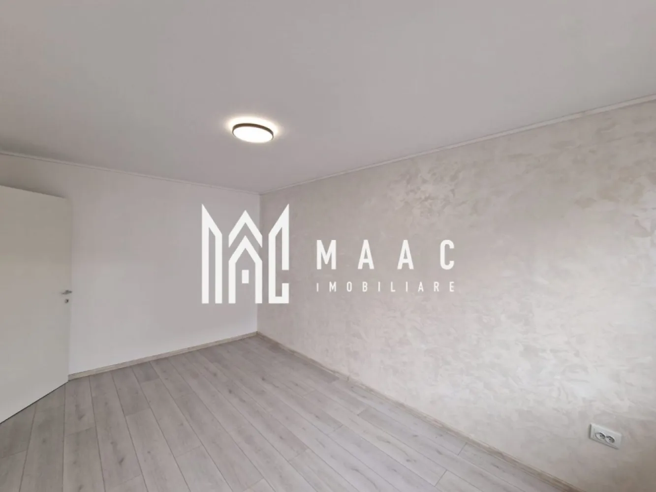 Apartament 4 camere | 76 MPU | 2 Bai | Piata Rahovei - MAAC Imobiliare va prezinta o mansardă spațioasă – 4 camere, 76 mp utili, complet finisata. Compartimentare: Living cu bucatarie generos și luminos. Trei dormitoare spatioase . Două băi dintre care una cu cada. Predare la cheie. Dotări: centrală termică proprie,calorifere,geamuri termopan. Mansarda este complet intabulată și poate fi achiziționată și prin credit. Pentru mai multe detalii precizati telefonic ca ati vazut anuntul cu ID: CP2865556 }}