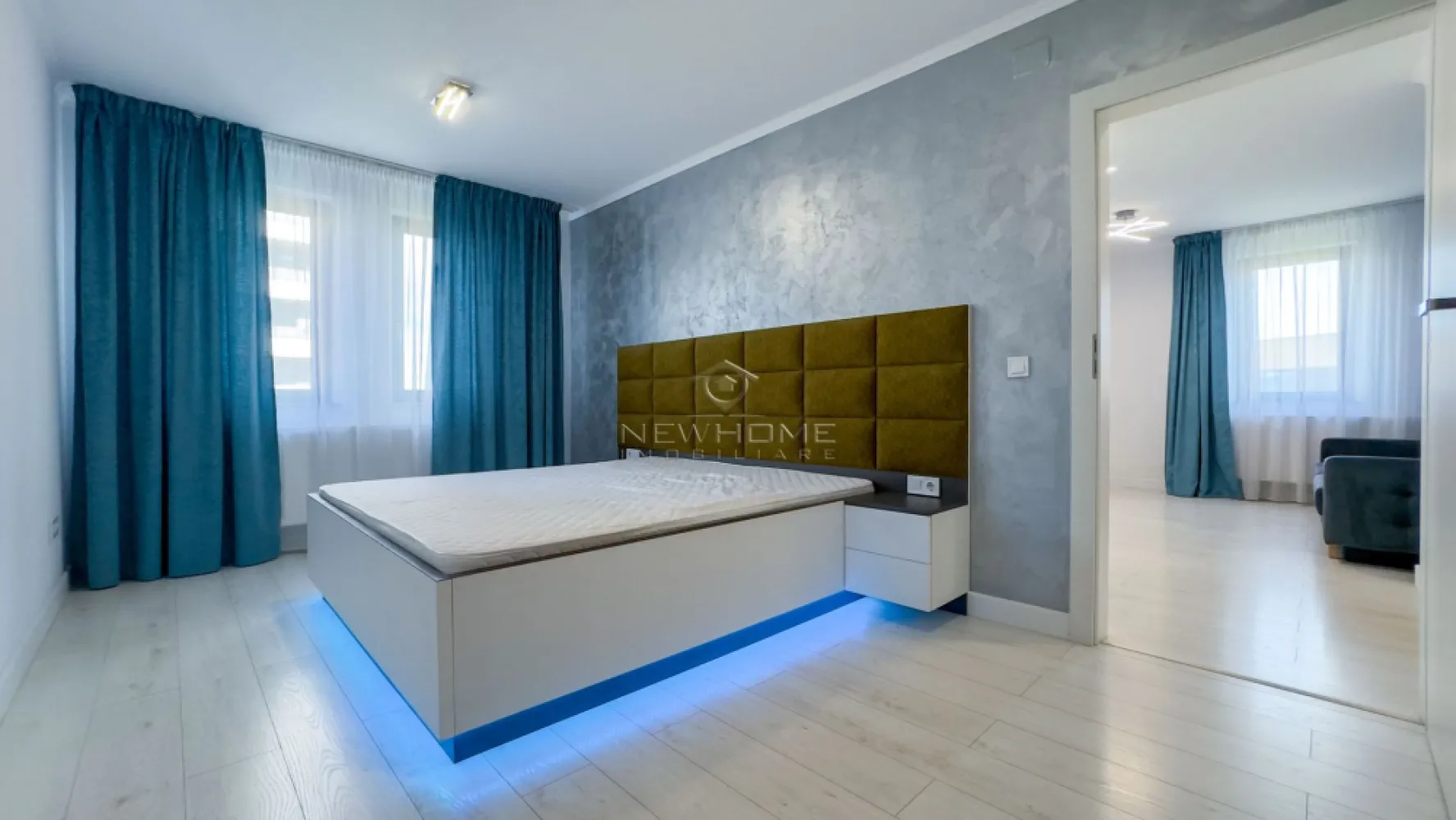 Apartament 2 camera Gheorgheni, Park Lake Iulius Mall - NewHOME Imobiliare ofera in EXCLUSIVITATE spre inchiriere un apartament modern cu 2 camere semidecomandate, suprafata utila de 55 mp + 5 mp balcon, amplasat la etajul 5 din 10 al unui imobil finalizat in anul 2017, ansamblul residential Park Lake 1. Apartamentul este compus din: hol, baie, dormitor, living, balcon, debara, bucatarie. Pentru confortul Dvs. se inchiriaza complet mobilat si utilat, dotat cu centrala termica proprie, electrocasnice de buna calitate. Obtional loc de paracre subteran 60 euro/luna. Avand in vedere poziția si avantajele zonei este una de interes maxim, datorita pozitionarii fiind in apropiere de centru comercial Iulius Mall, Business centre, facultatea FSEGA, Porsche Engineering, baza Sportiva, Iulius Park, etc. Pentru mai multe informatii si pentru a programa o vizionare, contactati-ne cu incredere!