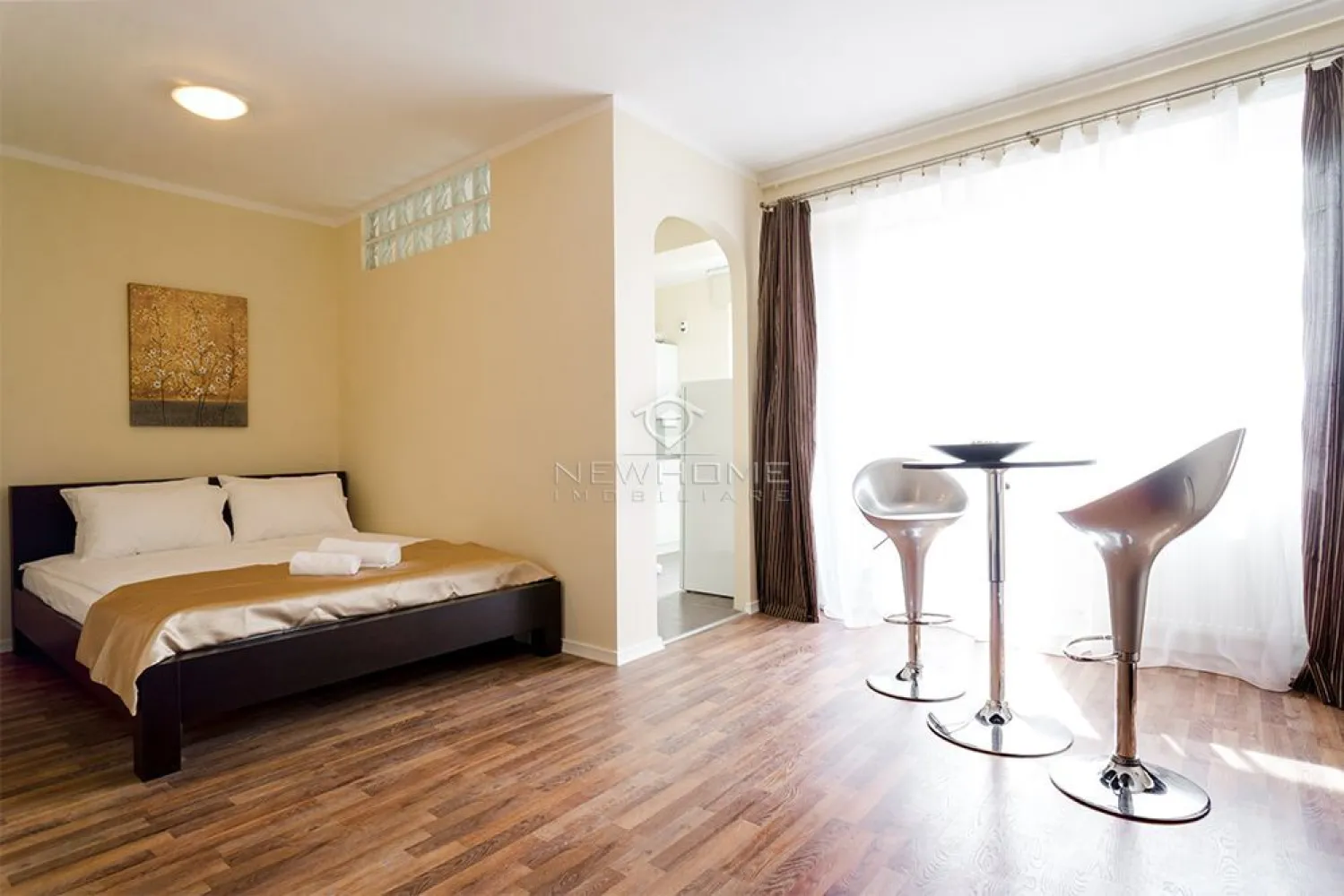 Apartament de inchiriat 1 camera, PARCARE zona Iulius Mall - New HOME Imobiliare ofera spre inchiriere un apartament modern cu 1 camera, amplasat la etajul 8 din 8 al complexului rezidential Studium Green Building care se afla in imediata apropiere a centrului comercial Iulius Mall si a Lacului Gheorgheni. Apartamentul are suprafata utila de 40 mp plus balcon. Pentru confortul dumneavoastra se inchiriaza complet utilat si mobilat, dispune de centrala termica proprie, AER conditionat, etc. loc de PERCARE subteran la 50 € pe luna. Avand in vedere poziția si avantajele zonei este una de interes maxim, datorita pozitionarii fiind in apropiere de centru comercial Iulius Mall, Business centre, facultatea FSEGA, Porsche Engineering, baza Sportiva, Iulius Park, etc. Pentru mai multe informatii si pentru a programa o vizionare, contactati-ne cu incredere!

Zona Iulius Mall, FSEGA