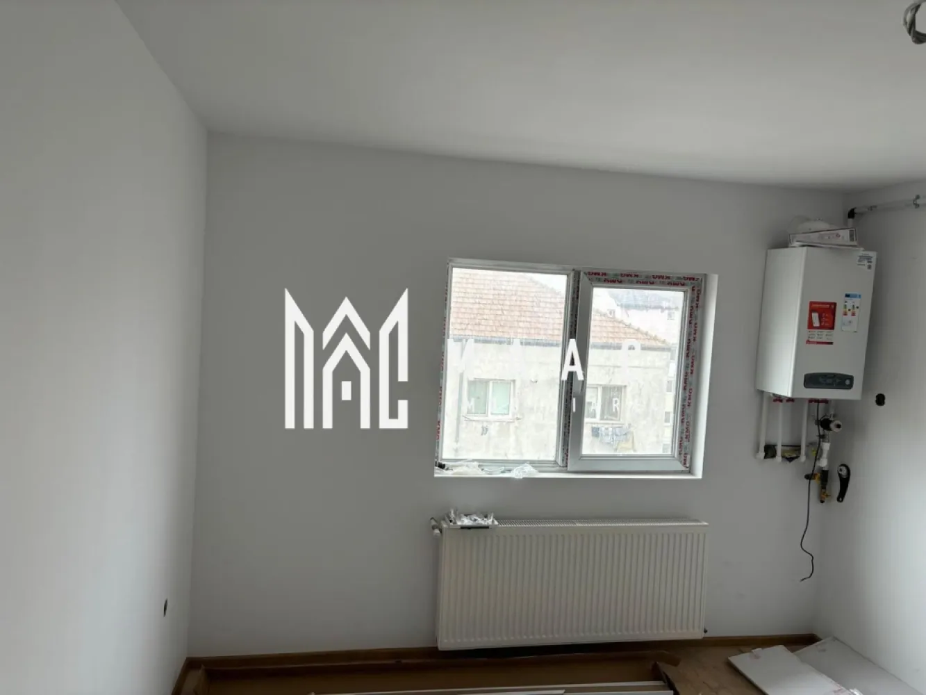 Apartament rezidențial I 2 camere I 44mpu I Stefan Cel Mare - MAAC Imobiliare vă prezintă spre achiziție un apartament modern cu 2 camere, perfect pentru un cămin confortabil, situat în zona Broscărie din Sibiu.

🏠 Caracteristici generale:

- Tip apartament: Decomandat, cu o suprafață utilă de 44 mp.
- Compartimentare: 1 dormitor, 1 living open-space cu bucătărie, 1 baie, 1 hol.
- Etaj: Mansardă
- Construcție: Clădire tip bloc din cărămidă, construită în 1980. Apartamentul a fost finalizat în 2013 și complet renovat în 2024.

🔥 Dotări și finisaje:

- Încălzire proprie cu centrală termică și calorifere.
- Predare la stadiul de cheie: uși celulare, parchet, gresie, faianță.

📍 Locație excelentă:

- Zonă accesibilă, cu legături rapide către oraș, puncte de interes și transport în comun.

Acest apartament oferă confortul unei locuințe moderne, într-o zonă bine conectată din Sibiu. Este gata să devină noul dumneavoastră cămin!

Pentru mai multe detalii sau pentru programarea unei vizionări, contactați-ne chiar astăzi, specificând ID CP2372918.