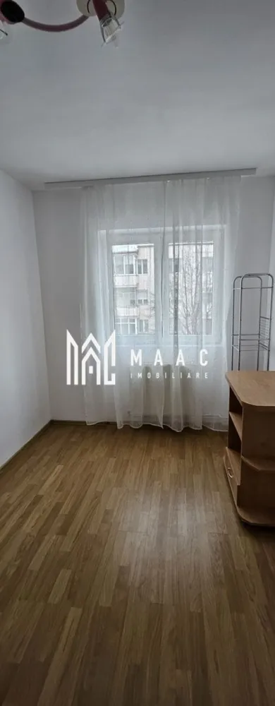 Apartament 2 camere | 37 MPU | Mihai Viteazu - MAAC Imobiliare vă propune spre vânzare un apartament primitor, ideal pentru un cuplu, o persoană singură sau pentru investiție. ✔ Locație avantajoasă – Aproape de școli, magazine, transport public și alte facilități. ✔ Etaj intermediar (3/5) – Perfect pentru confort și accesibilitate. ✔ Renovări recente – Baia complet renovată în 2024, iar centrala termică nouă, schimbată în 2023, asigură eficiență energetică. ✔ Spațiu optimizat – 37 mp utili, fără balcon, compartimentare funcțională și confortabilă. ✔ Se predă parțial mobilat – Detalii suplimentare la vizionare. Pentru mai multe detalii și pentru programarea unei vizionări, vă rugăm să specificați ID-ul anunțului: CP2440870 }}