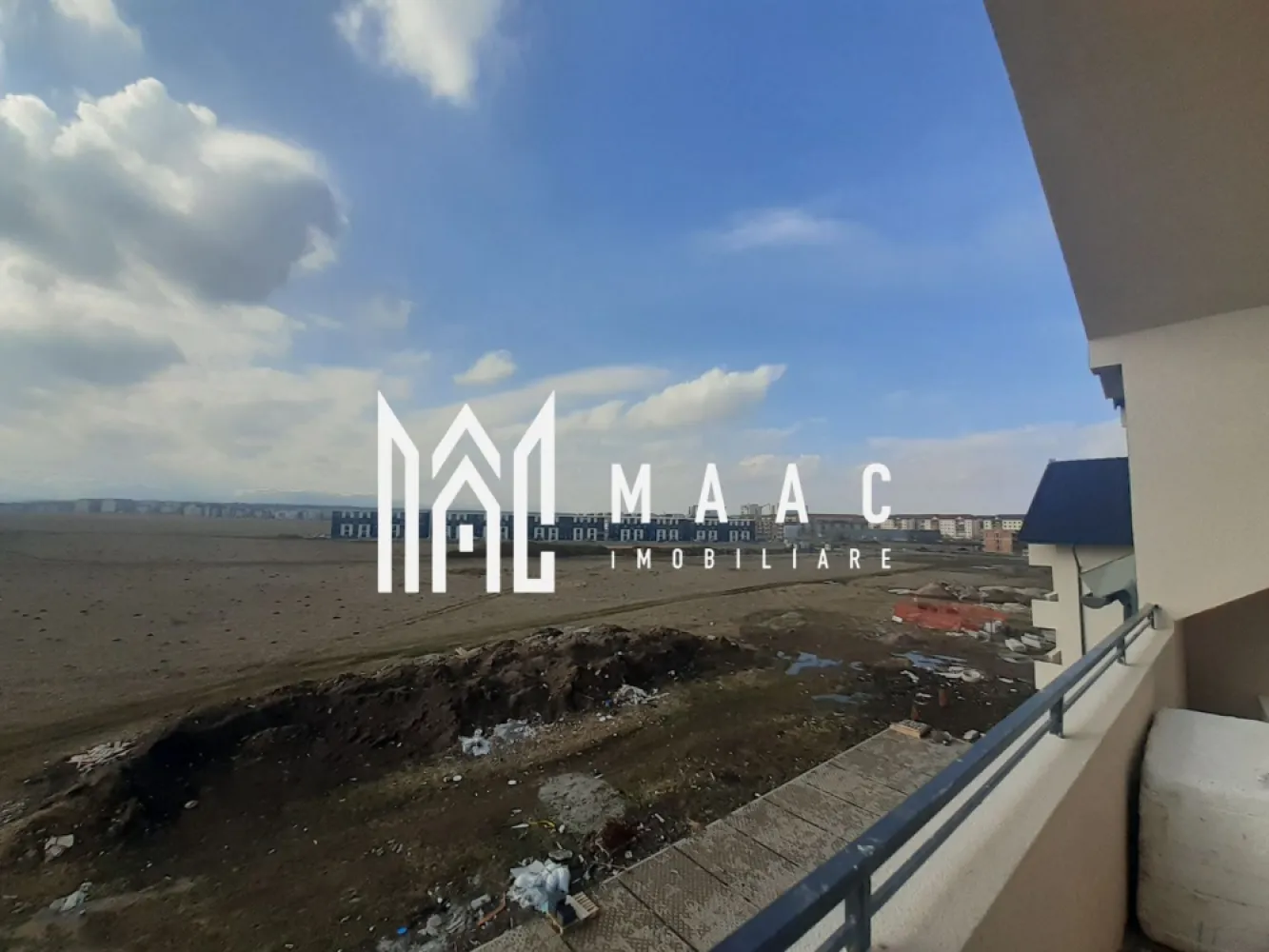 Comision 0 % | Apartament 2 camere | Balcon | - Va propunem spre vanzare un apartament cu 2 camere situat in zona Doamna Stanca.

Apartamentul are o suprafata utila de 50.22 mp compartimentat astfel: 
- living
- dormitor
- bucatarie
- baie
- hol
- balcon.

Apartamentul se va preda la stadiul de "LA CHEIE" .

Pentru mai multe informatii specificati ca ati vazut anuntul cu ID: CP1965899