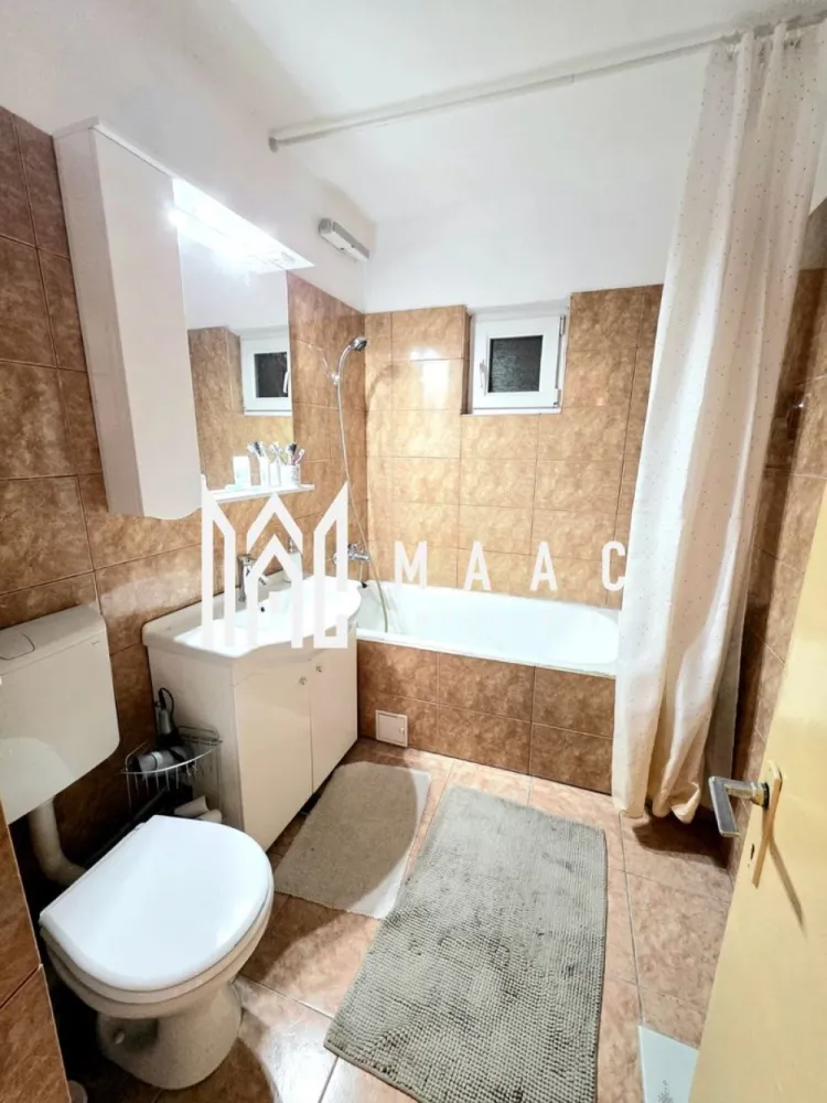 Apartament 2 camere | Ostroveni | Bloc A - MAAC Imobiliare vă propune spre vânzare un apartament cu 2 camere, situat în Râmnicu Vâlcea, cartier Ostroveni, într-un bloc de tip A, reabilitat termic, într-o zonă liniștită, dar foarte bine conectată la puncte de interes.

Apartamentul este amplasat la etajul 4 din 5 și are o compartimentare decomandată, oferind un confort sporit. Suprafața utilă este de 49 mp, iar suprafața totală de 52 mp.

Locuința beneficiază de:

* grup sanitar cu fereastră pentru aerisire naturală
* finisaje precum gresie, faianță și parchet
* se vinde parțial mobilată, fiind ideală atât pentru locuit, cât și pentru investiție

Poziționarea este un real avantaj: în apropiere se află piața, magazine, mijloace de transport și alte puncte de interes, totul într-un cadru civilizat și liniștit.

Pentru mai multe detalii sau programarea unei vizionări, MAAC Imobiliare vă stă la dispoziție.

ID : CP2875219
