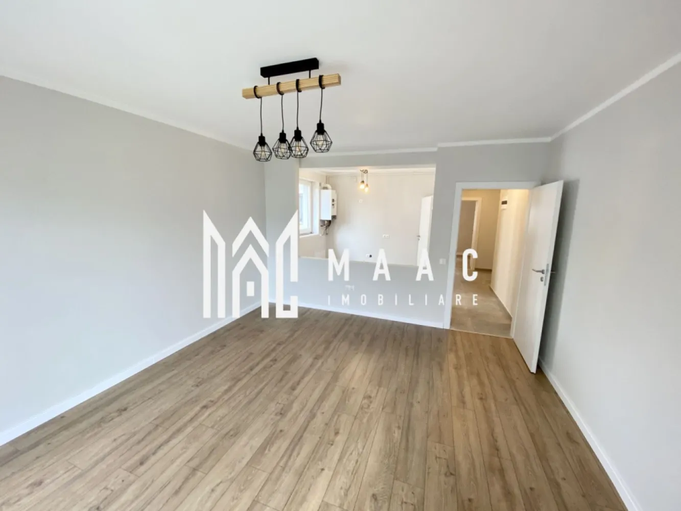 Apartament 2 camere - intabulat, finisat la cheie I Comision 0% - MAAC Imobiliare vă propune spre vânzare un apartament cu 2 camere - intabulat, finisat la cheie.

Modalități de plată flexibile: Îți oferim posibilitatea de a alege între sursele tale proprii de finanțare sau opțiuni de credit ipotecar, fără să afecteze prețul final.

Descriere apartament:

Suprafață utilă de 52.10 mp
Configurație decomandată, cu un hol de acces, o bucătărie separată, un living cu ieșire pe balcon, un dormitor și o baie.

Avantajele acestui apartament:

Terasă cu hidroizolație și sistem de drenaj
Încălzire în pardoseală
Balcon cu orientare sudică
Loc de parcare inclus
Priveliște panoramică
Predare la stadiul de finisare la cheie
Numeroase spații de depozitare
Izolare eficientă cu vată bazaltică
Balconul și casa scării finisate la cheie, cu granit și sticlă securizată
Design arhitectural distinctiv, cu elemente din larice siberian și piatră naturală
Ocupare teritorială redusă, cu 25% din suprafață și 45% spații verzi
Zonă cu vegetație bogată, 4 locuri de joacă pentru copii și un teren de fotbal
Loc de parcare: Un loc de parcare este inclus în prețul acestui apartament.

Distante: La doar 4 minute de zona Industrială Vest, 4 minute de Metro și 15 minute de centrul istoric al Sibiului.

Pentru mai multe detalii precizati telefonic ca ati vazut anuntul cu ID: CP2257689